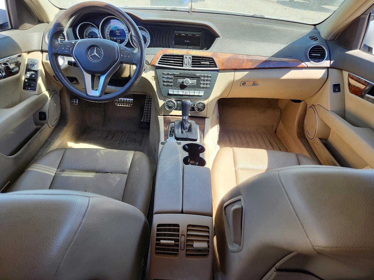 2013 Mercedes-benz C 250 White vin: WDDGF4HB1DA835945