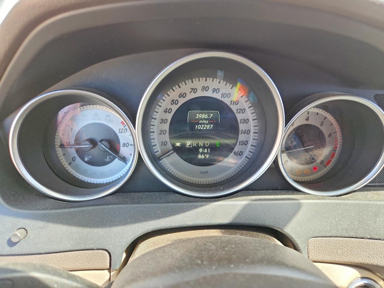 2013 Mercedes-benz C 250 White vin: WDDGF4HB1DA835945