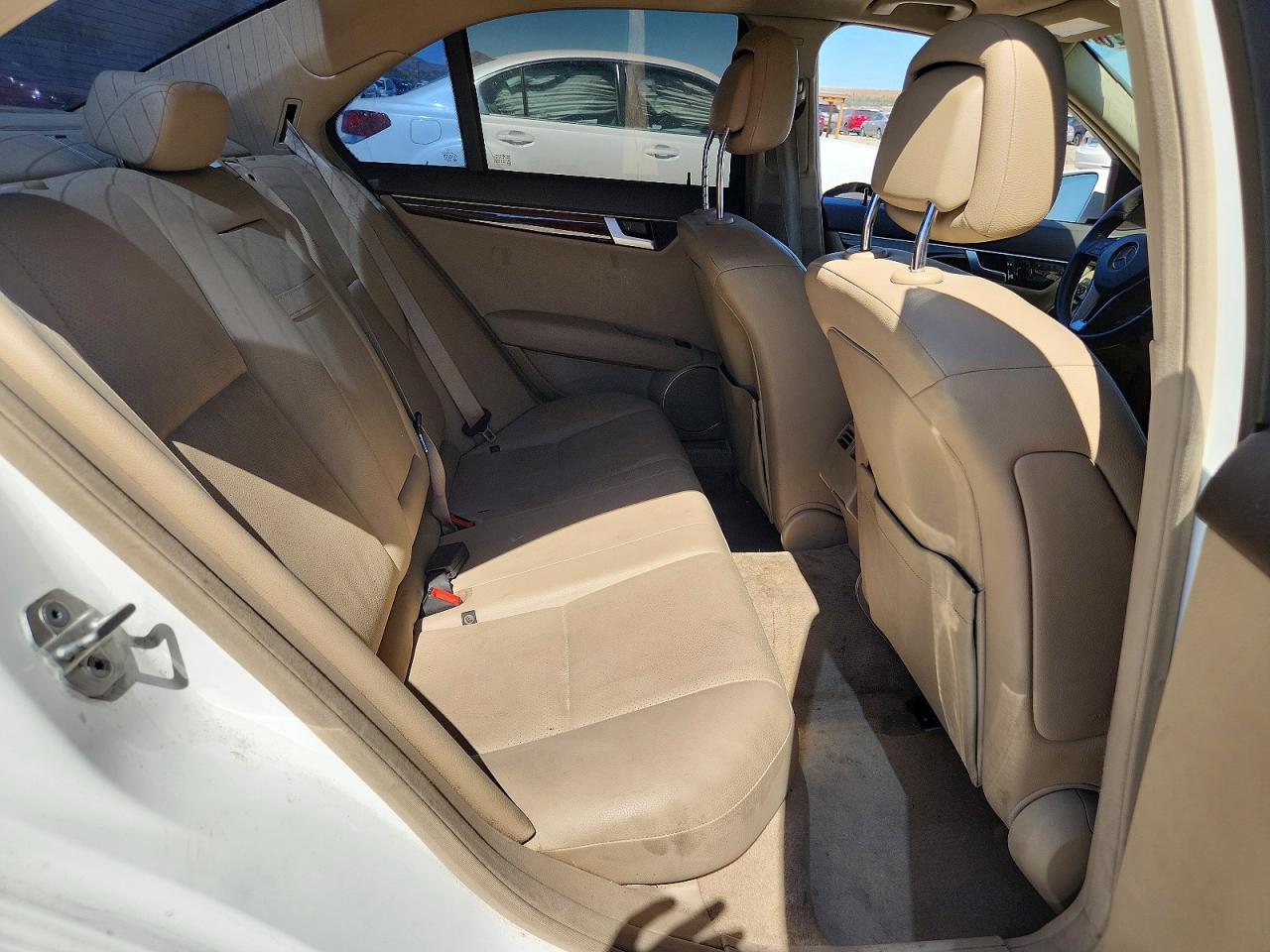 2013 Mercedes-benz C 250 White vin: WDDGF4HB1DA835945
