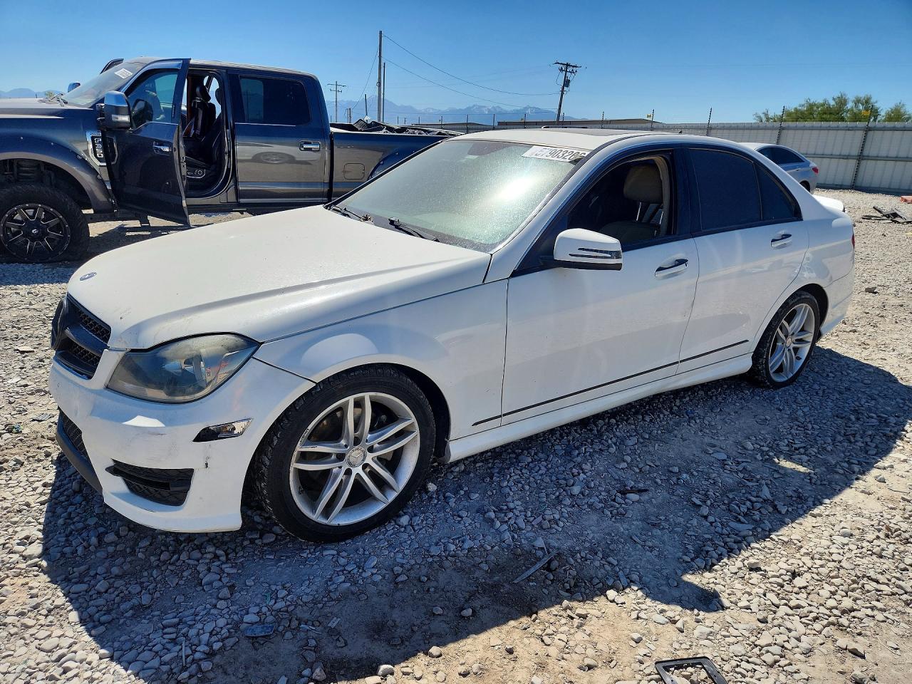 2013 Mercedes-benz C 250 Белый vin: WDDGF4HB1DA835945