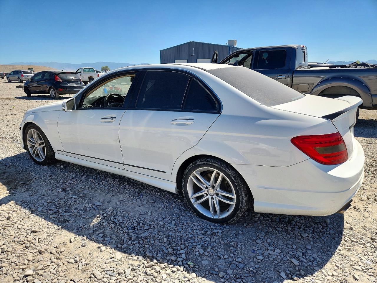 2013 Mercedes-benz C 250 White vin: WDDGF4HB1DA835945
