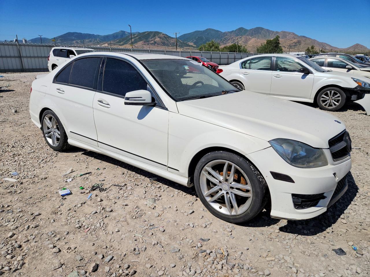 2013 Mercedes-benz C 250 White vin: WDDGF4HB1DA835945