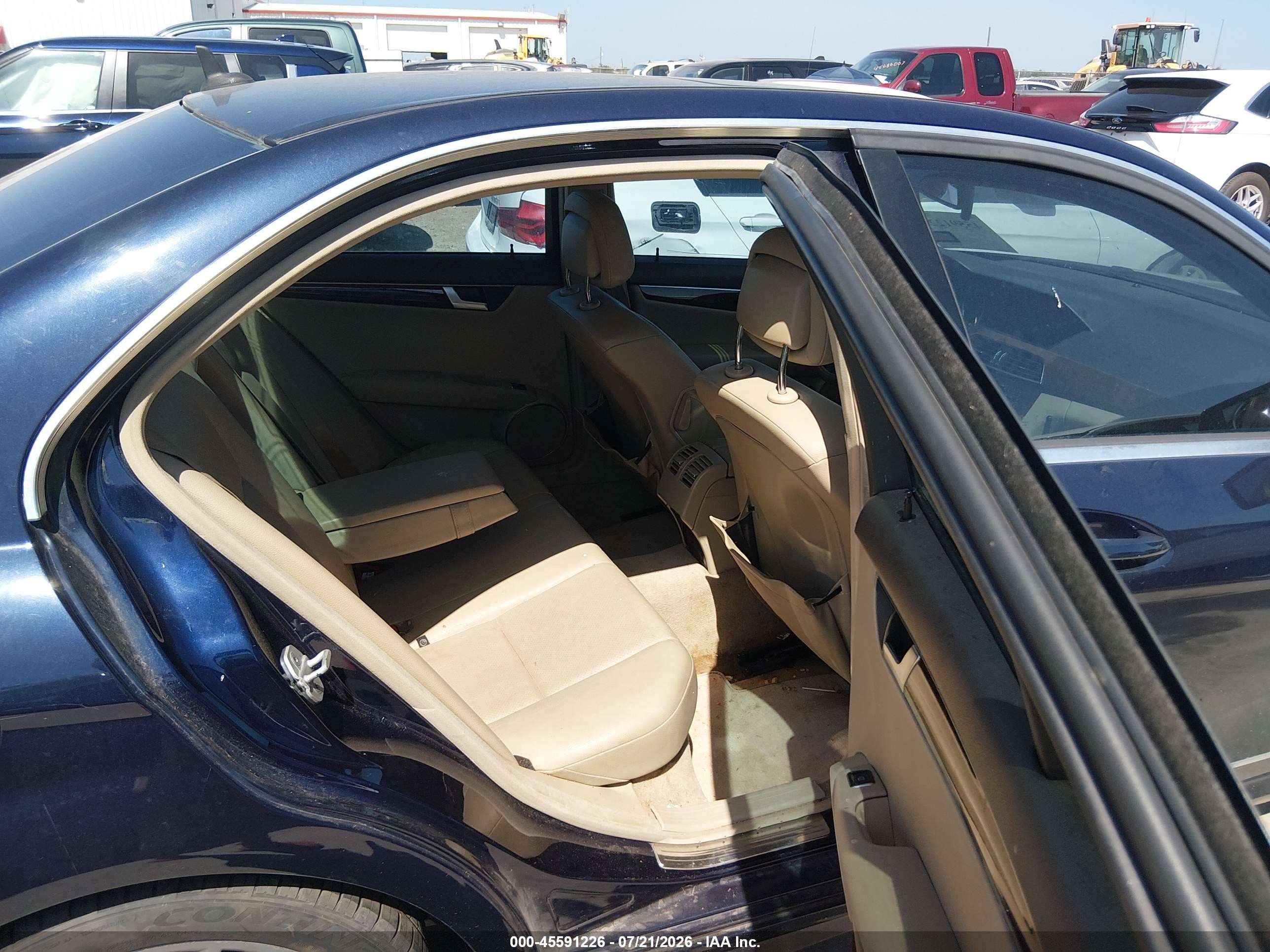 2013 Mercedes-benz C 250 Sport Синий vin: WDDGF4HB1DA863261