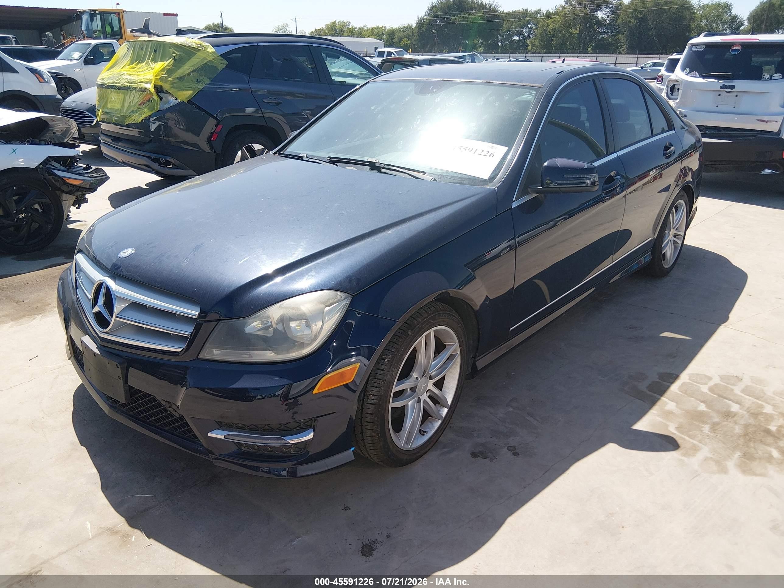 2013 Mercedes-benz C 250 Sport Синий vin: WDDGF4HB1DA863261