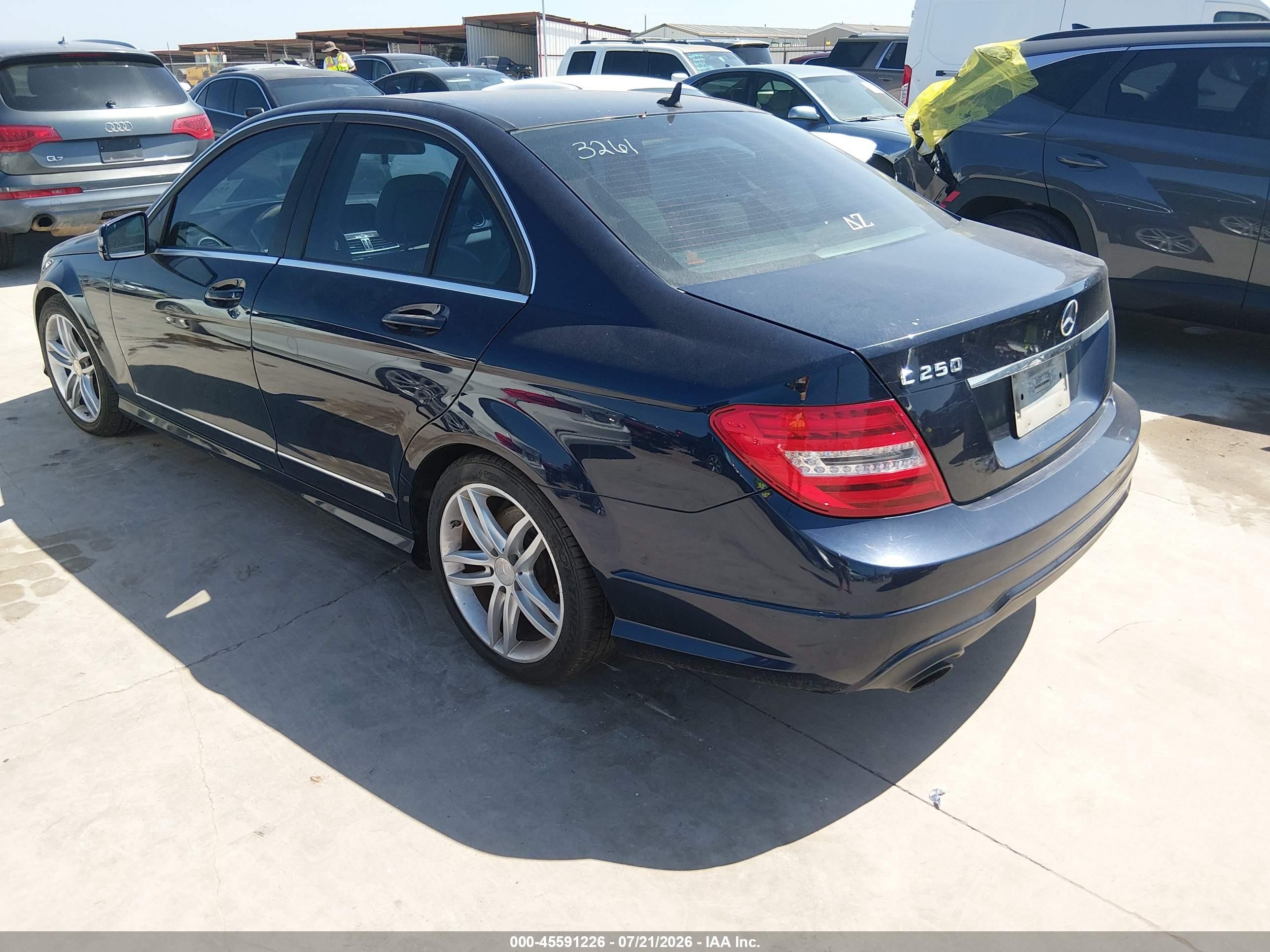 2013 Mercedes-benz C 250 Sport Синий vin: WDDGF4HB1DA863261