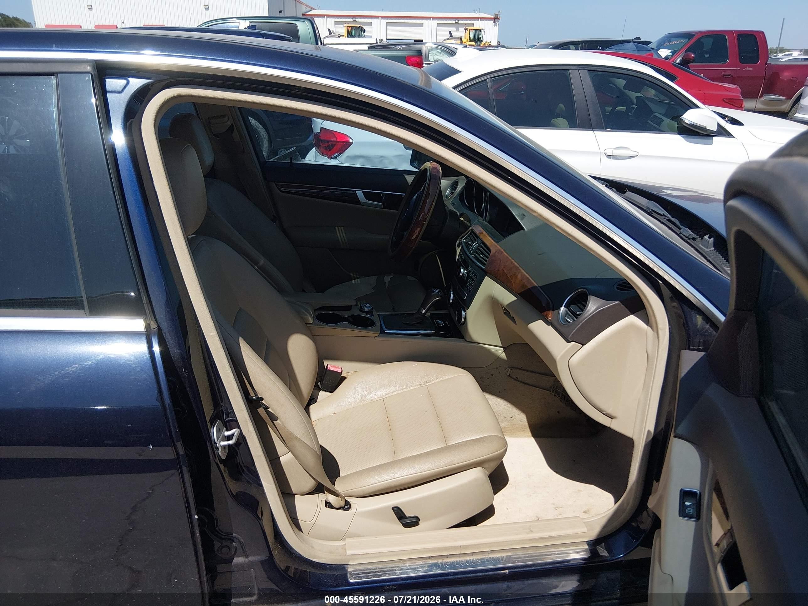 2013 Mercedes-benz C 250 Sport Синий vin: WDDGF4HB1DA863261