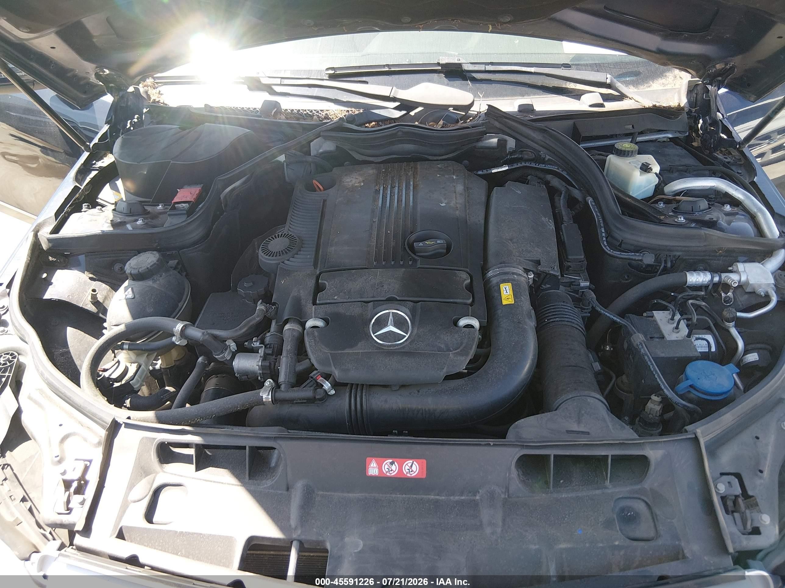 2013 Mercedes-benz C 250 Sport Синий vin: WDDGF4HB1DA863261