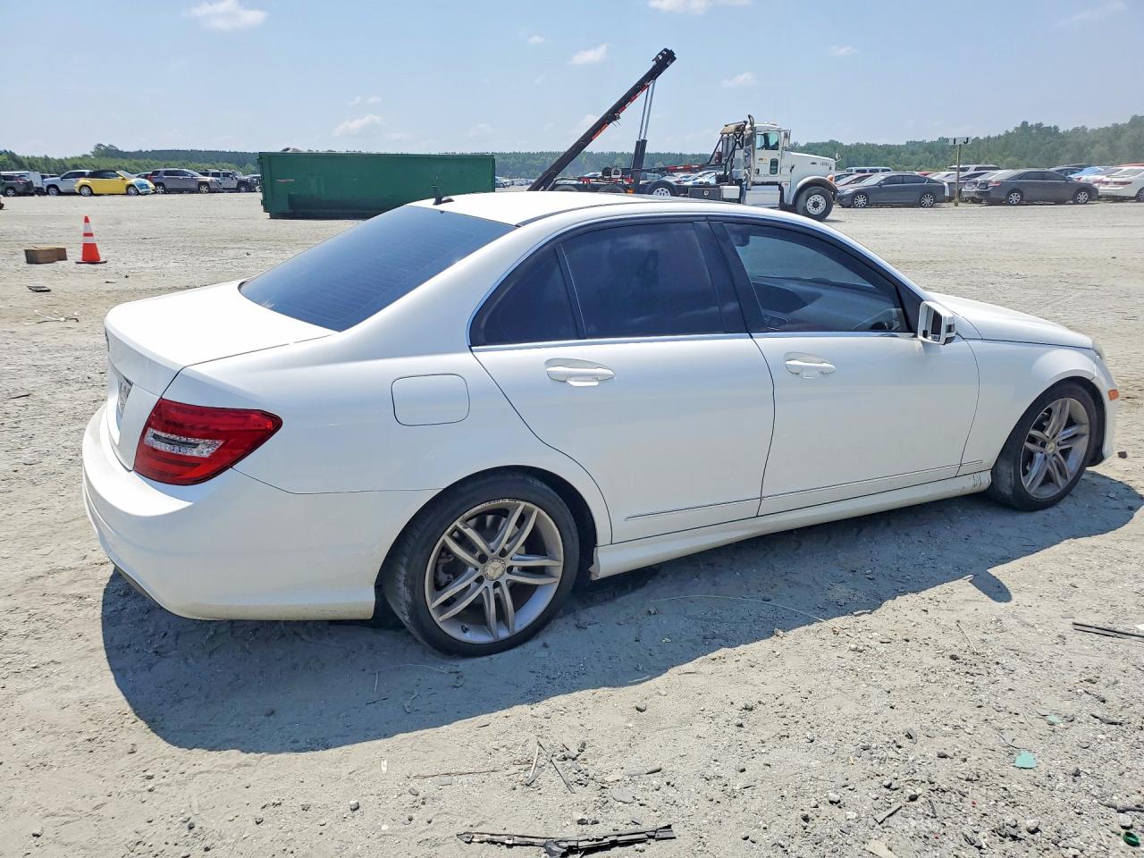 2013 Mercedes-benz C 250 White vin: WDDGF4HB1DR246797