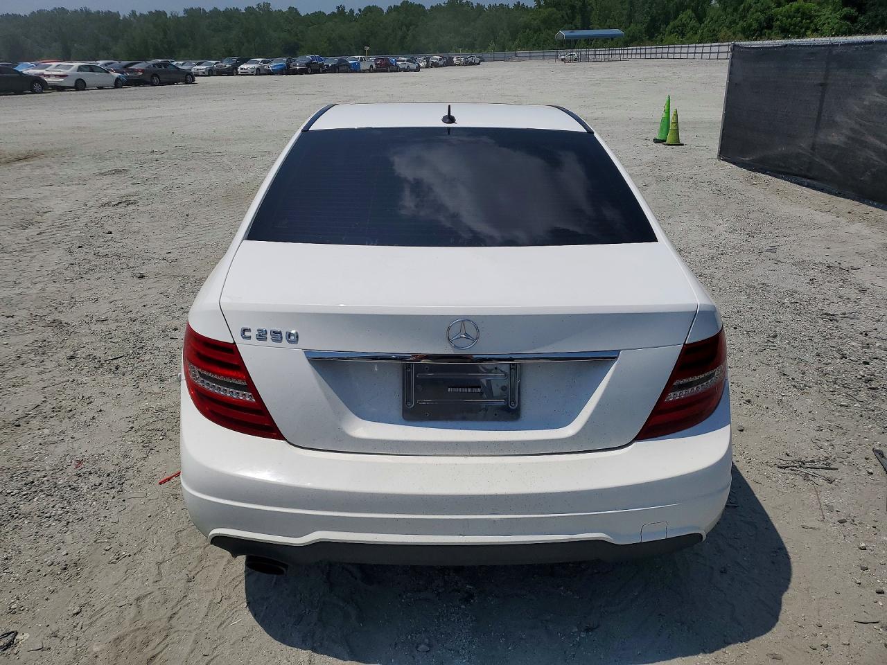 2013 Mercedes-benz C 250 White vin: WDDGF4HB1DR246797