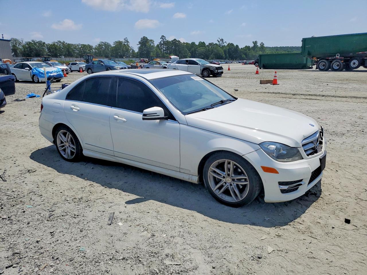 2013 Mercedes-benz C 250 White vin: WDDGF4HB1DR246797