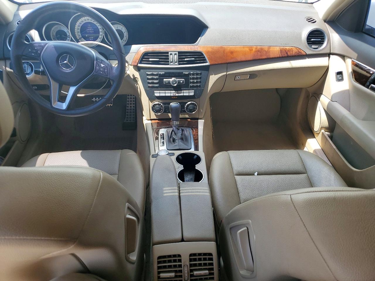 2013 Mercedes-benz C 250 White vin: WDDGF4HB1DR246797