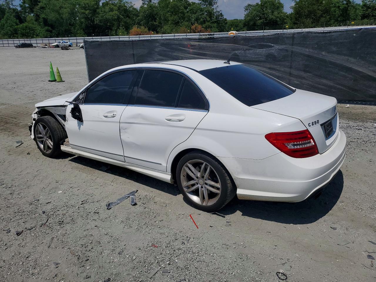 2013 Mercedes-benz C 250 White vin: WDDGF4HB1DR246797