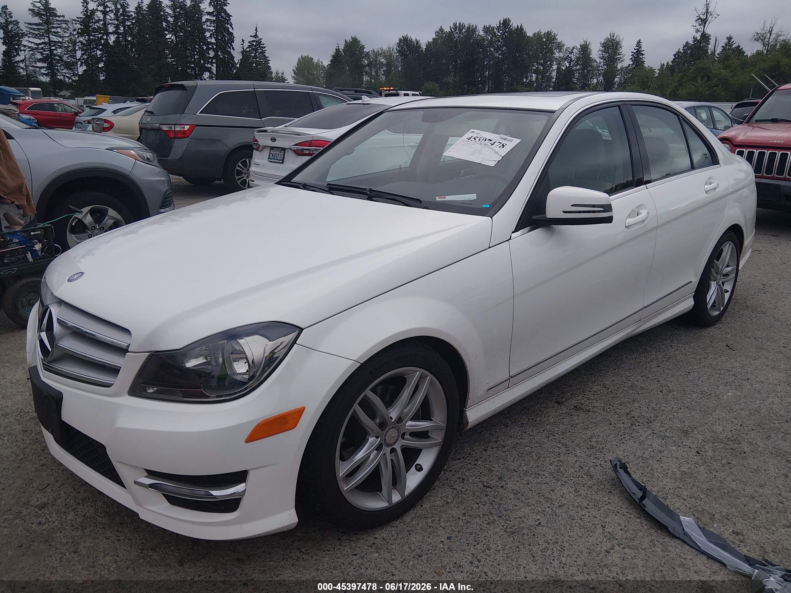 2013 Mercedes-benz C 250 Sport White vin: WDDGF4HB1DR251028