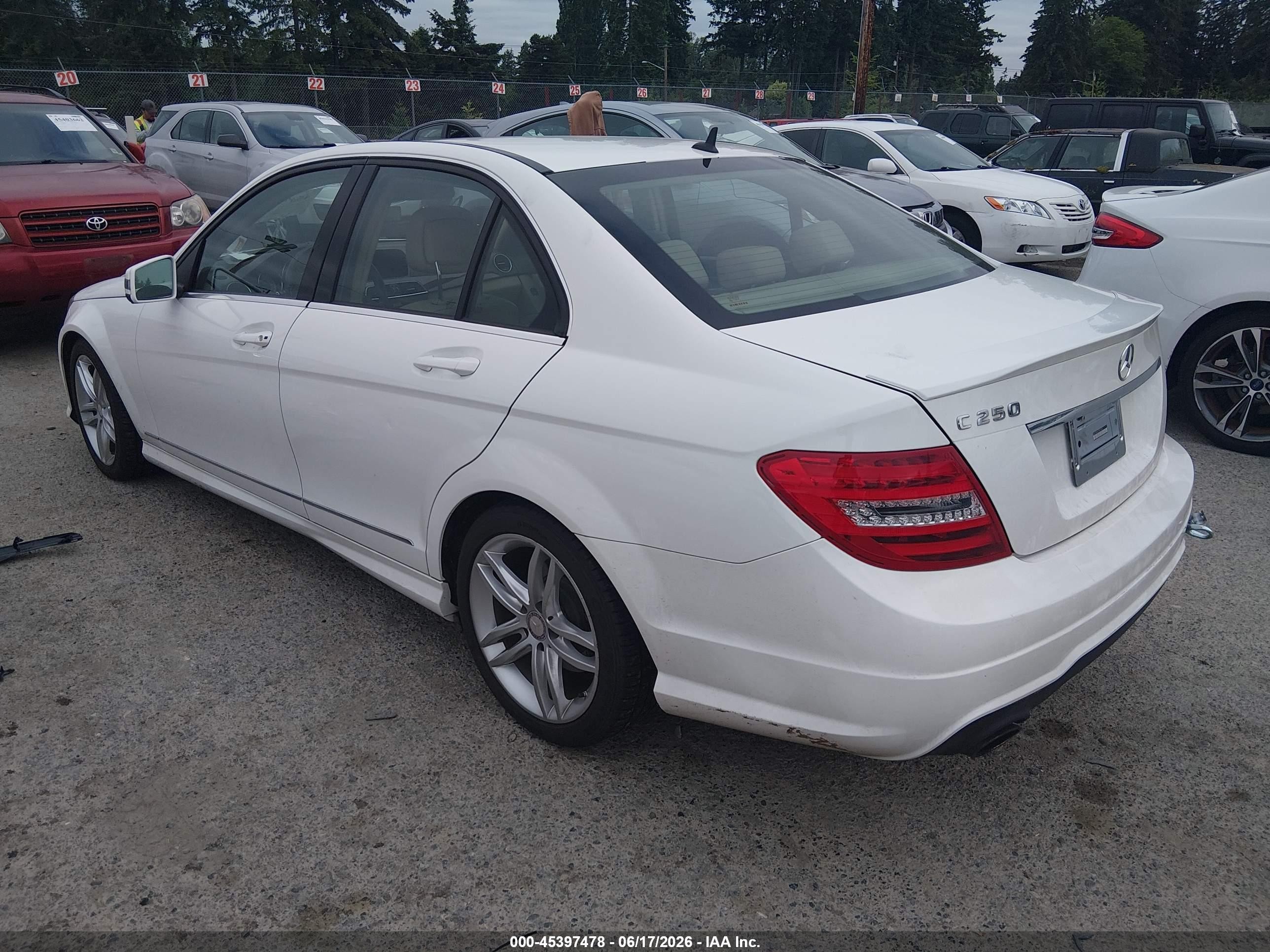 2013 Mercedes-benz C 250 Sport White vin: WDDGF4HB1DR251028