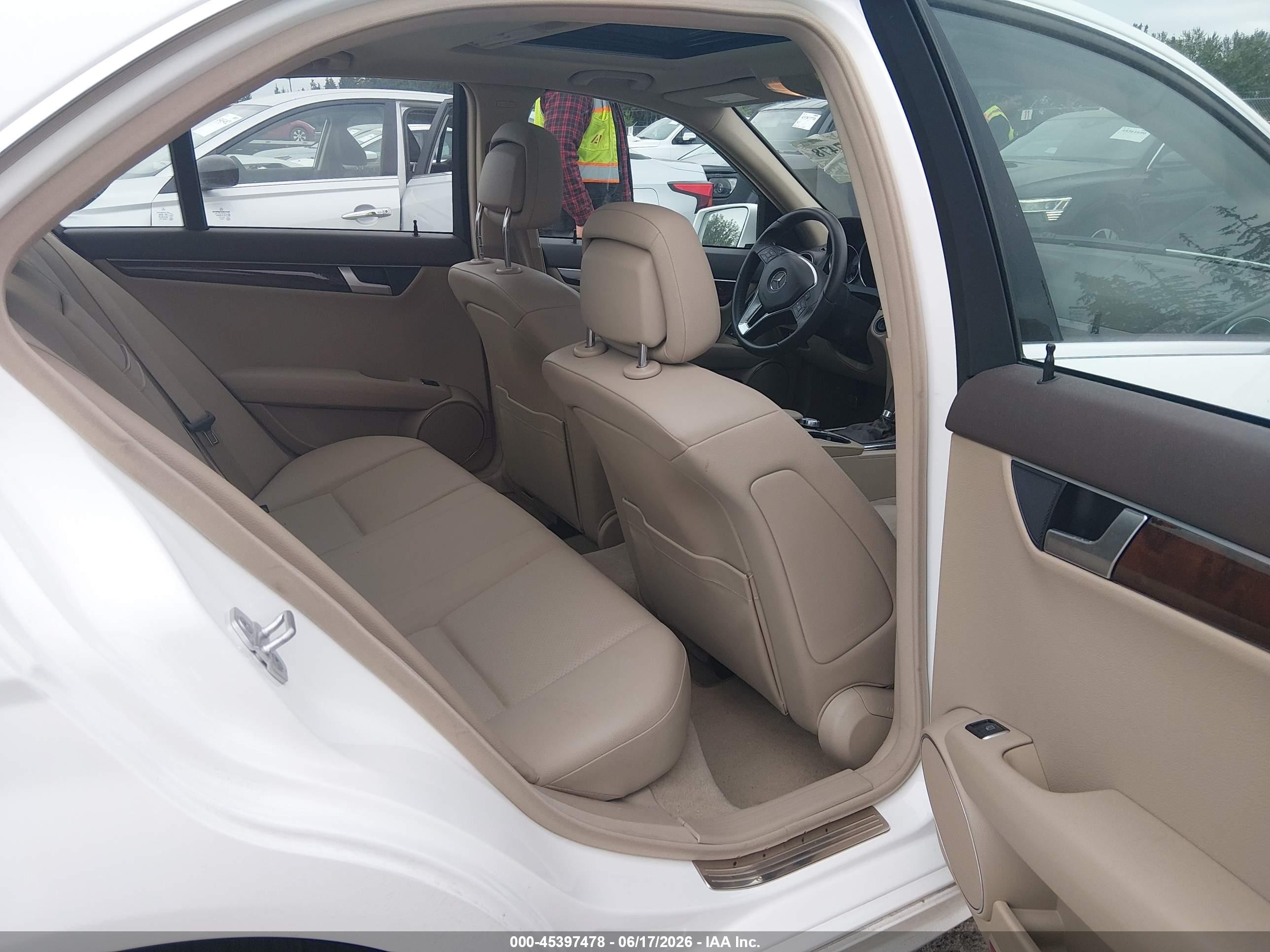 2013 Mercedes-benz C 250 Sport White vin: WDDGF4HB1DR251028