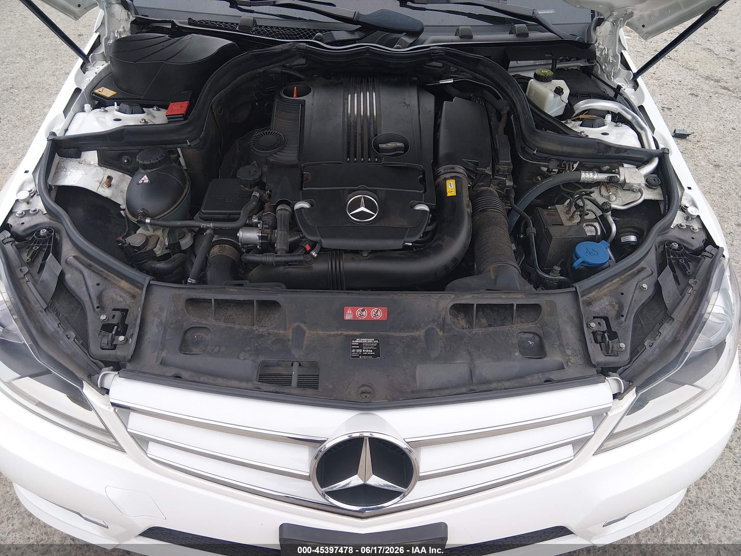 2013 Mercedes-benz C 250 Sport White vin: WDDGF4HB1DR251028