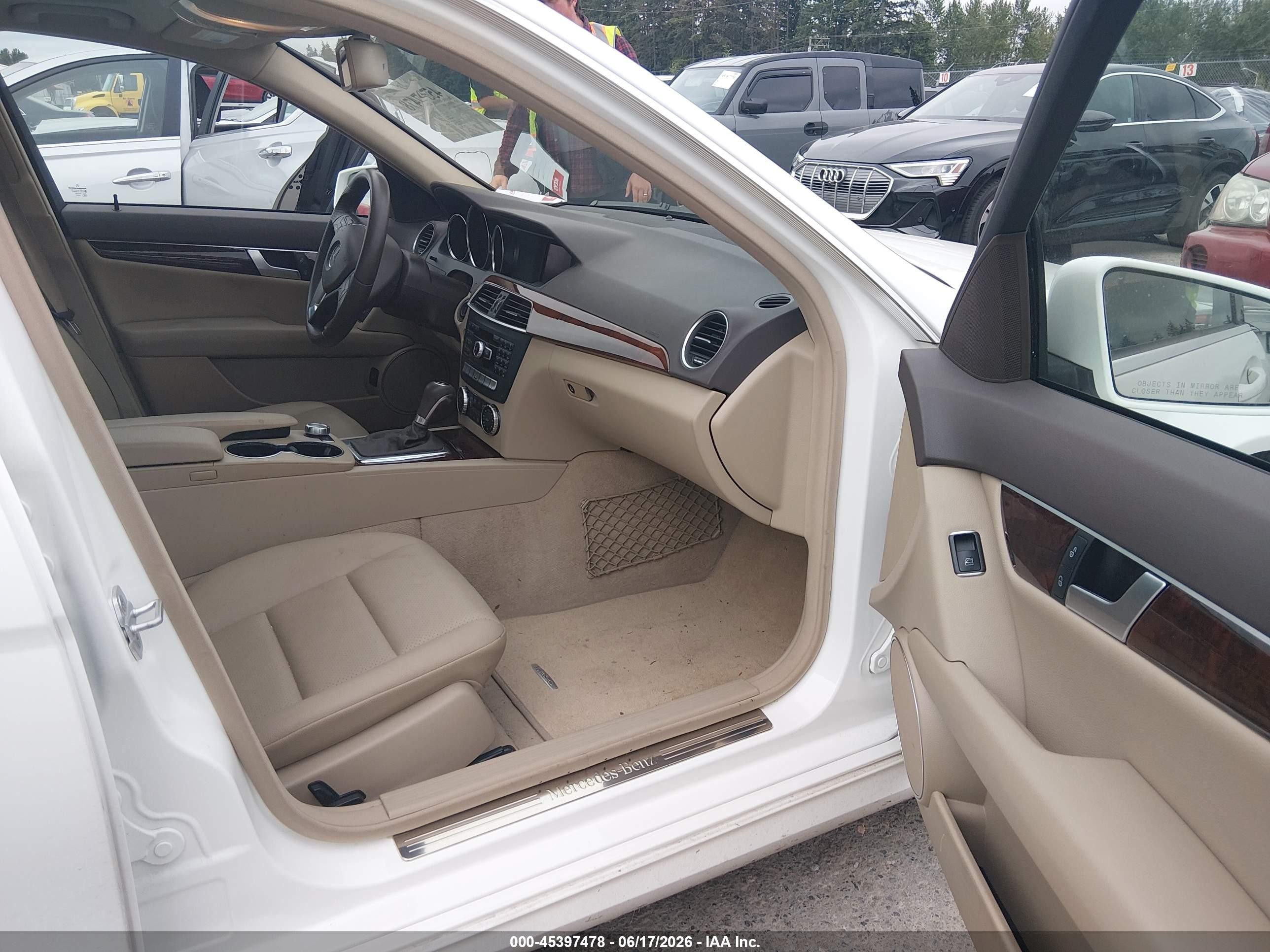 2013 Mercedes-benz C 250 Sport White vin: WDDGF4HB1DR251028