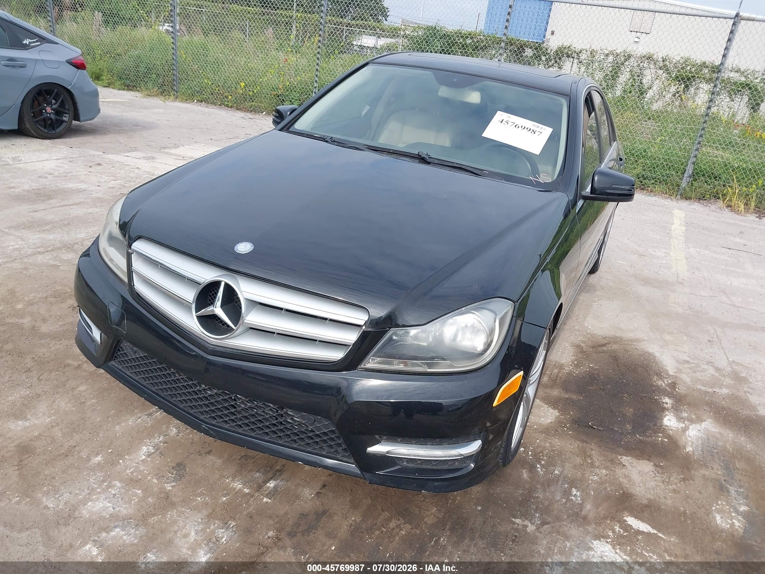 2013 Mercedes-benz C 250 Sport Черный vin: WDDGF4HB1DR256763