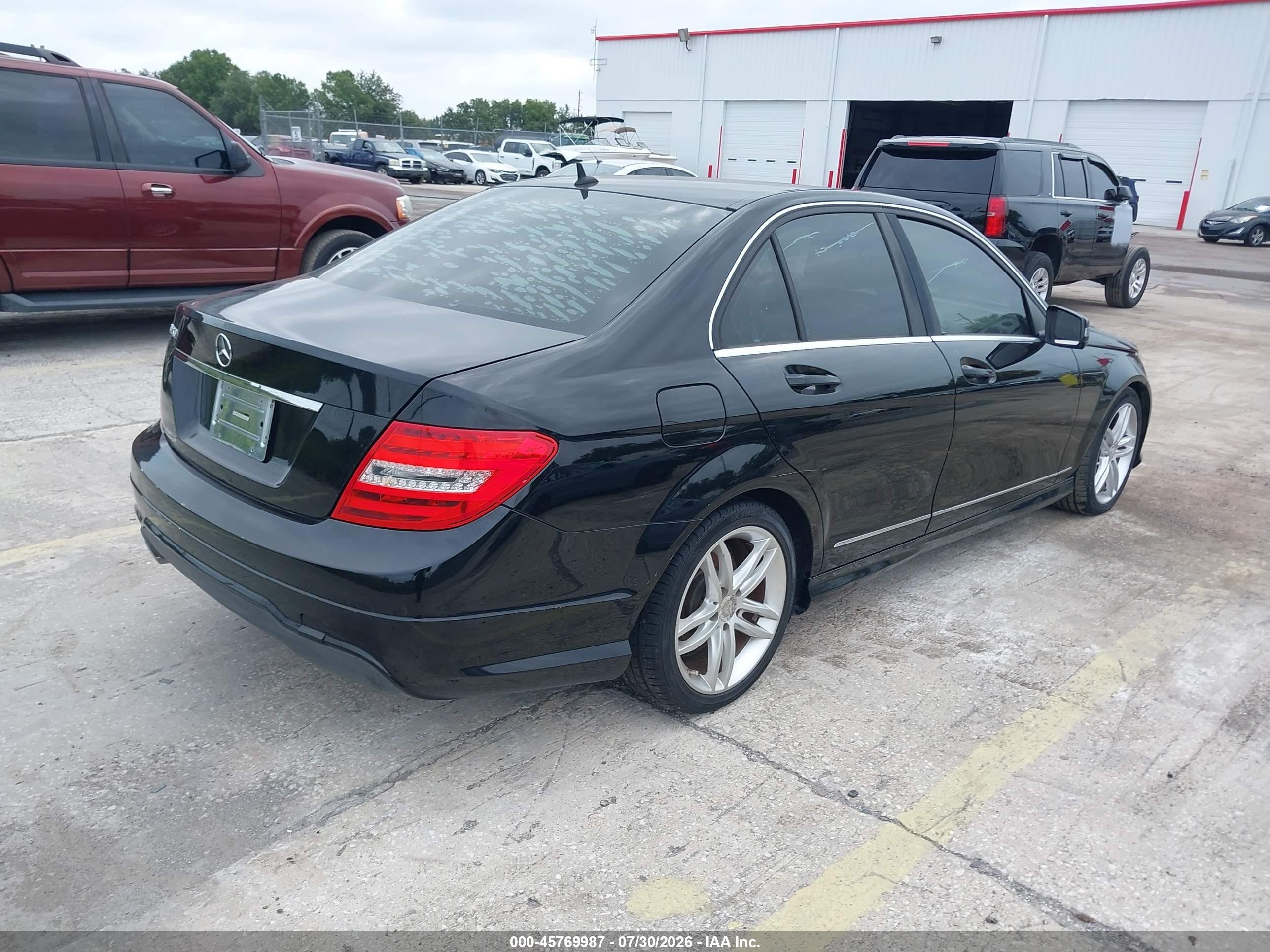 2013 Mercedes-benz C 250 Sport Черный vin: WDDGF4HB1DR256763