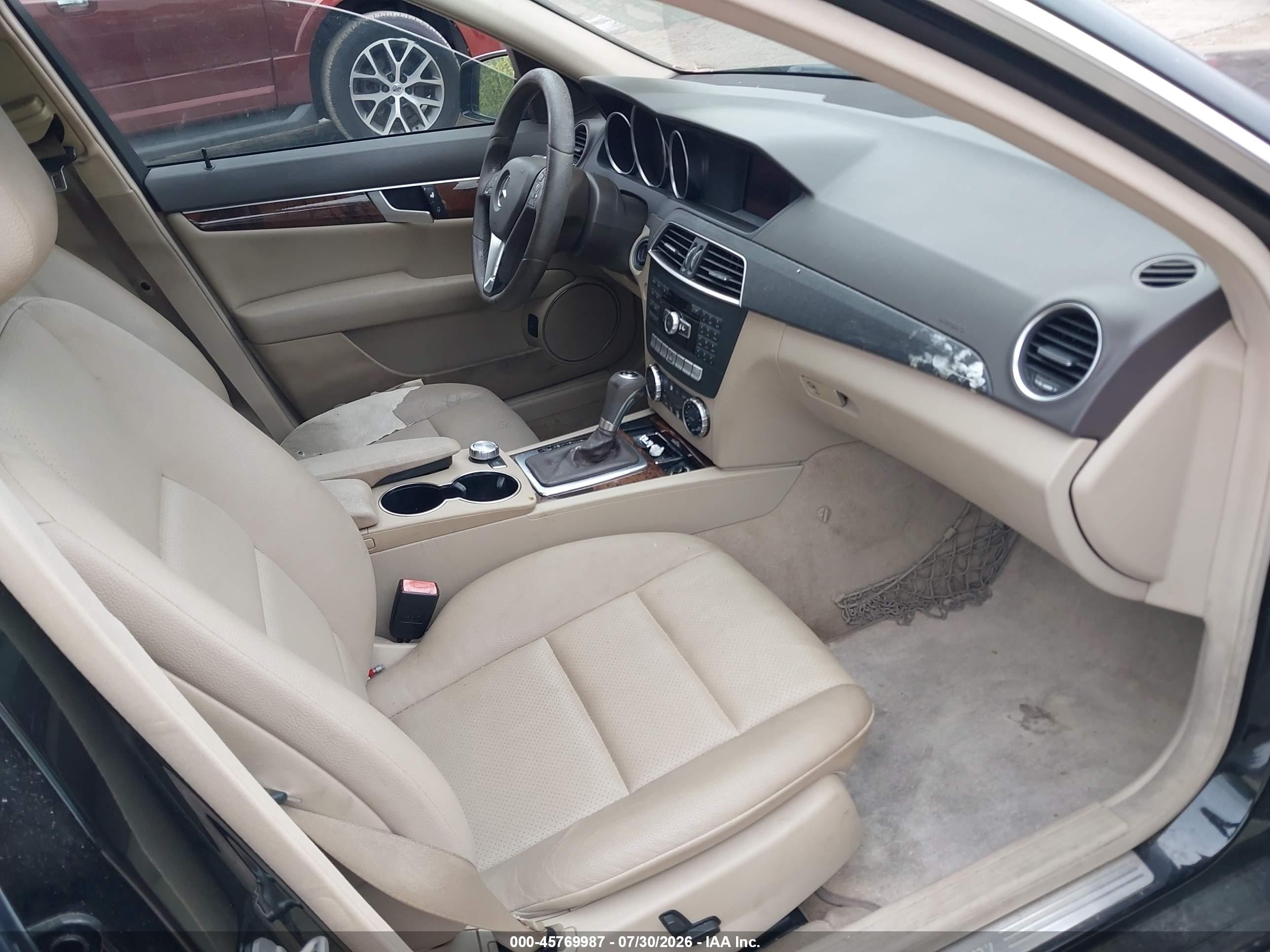 2013 Mercedes-benz C 250 Sport Черный vin: WDDGF4HB1DR256763