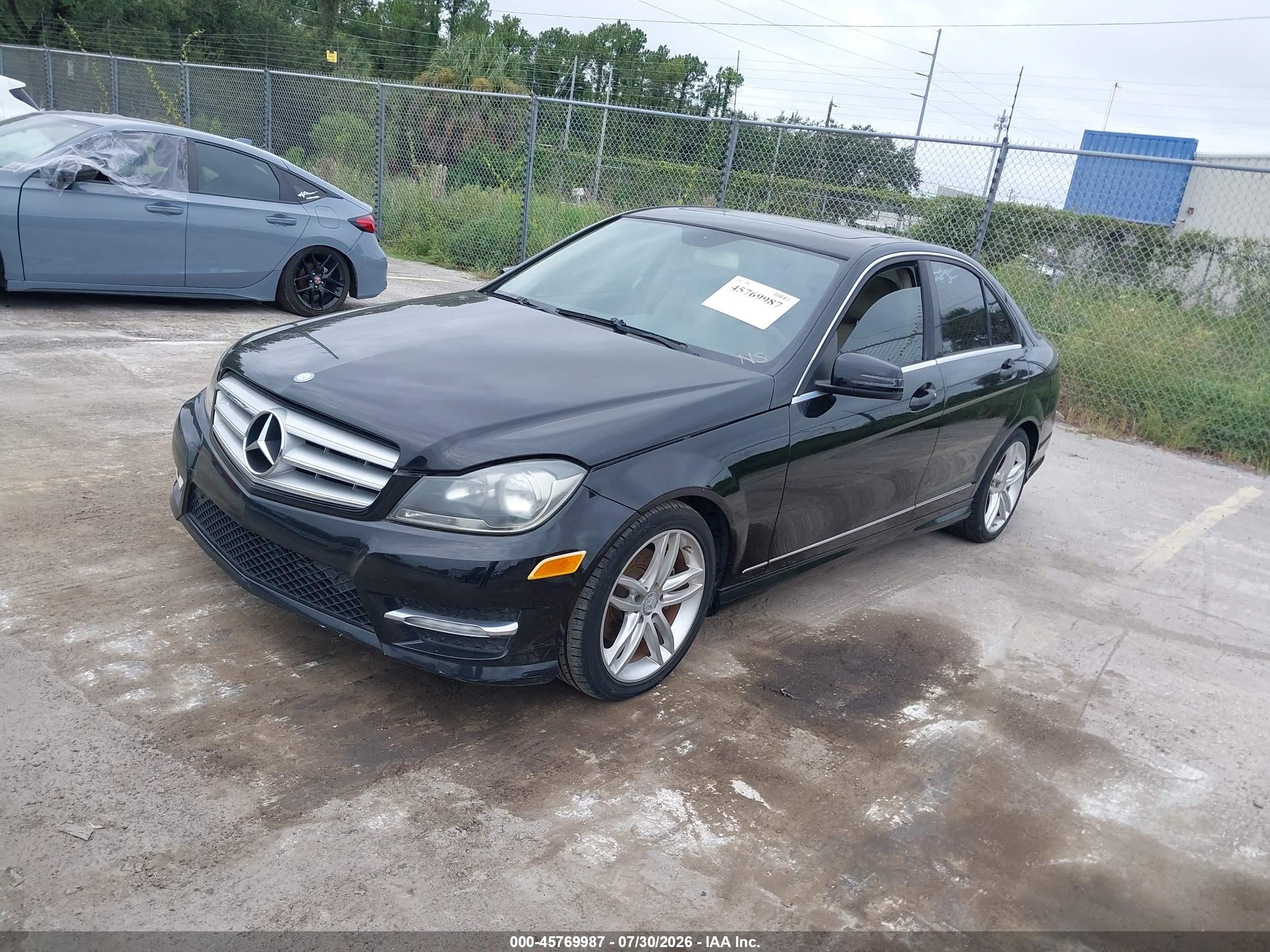 2013 Mercedes-benz C 250 Sport Черный vin: WDDGF4HB1DR256763