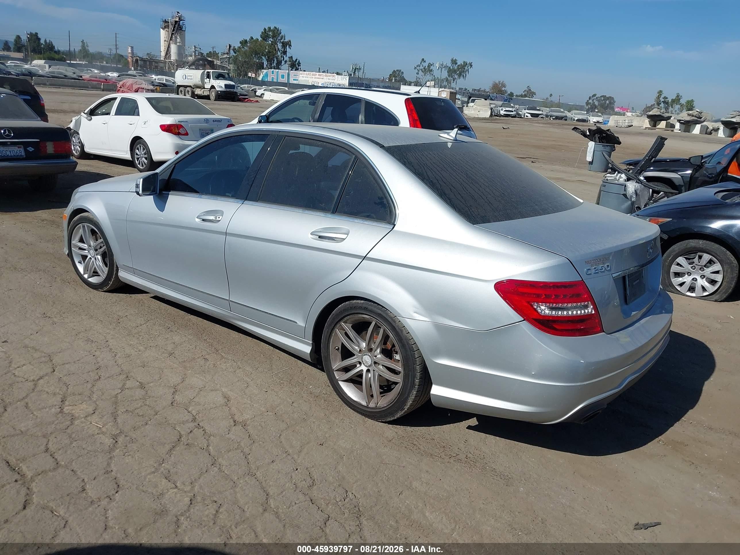 2013 Mercedes-benz C 250 Sport Серебряный vin: WDDGF4HB1DR259467