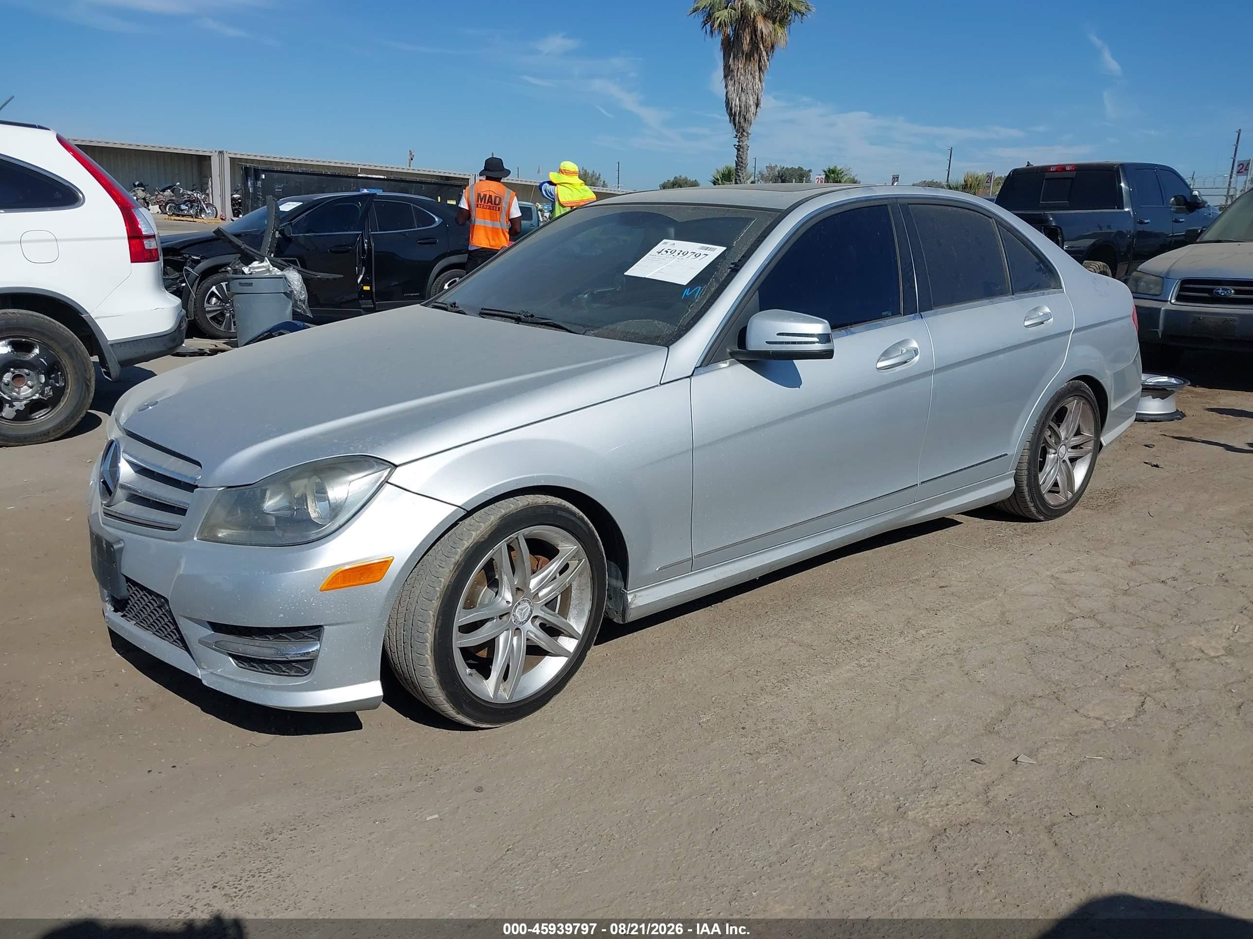 2013 Mercedes-benz C 250 Sport Серебряный vin: WDDGF4HB1DR259467