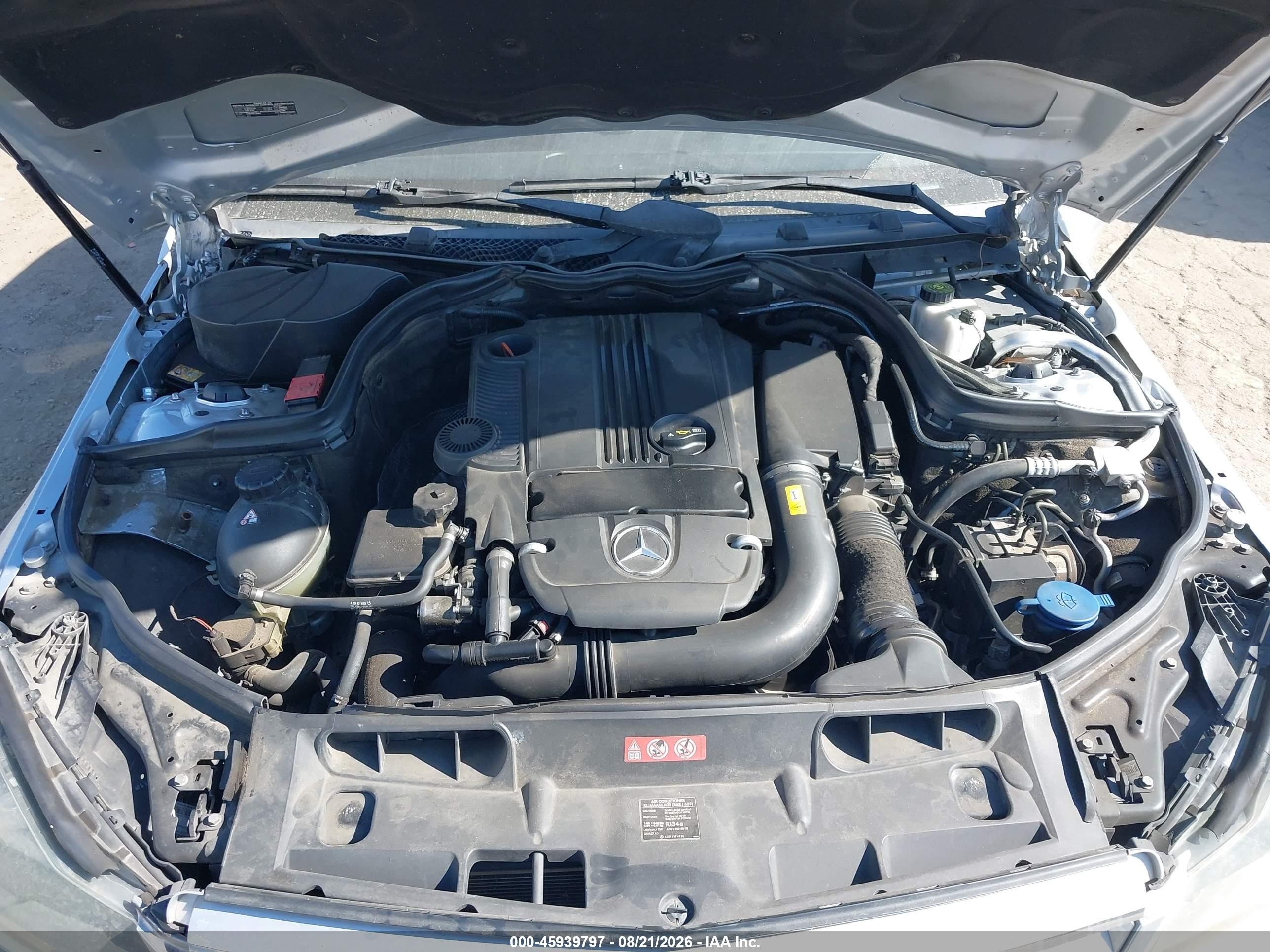 2013 Mercedes-benz C 250 Sport Серебряный vin: WDDGF4HB1DR259467