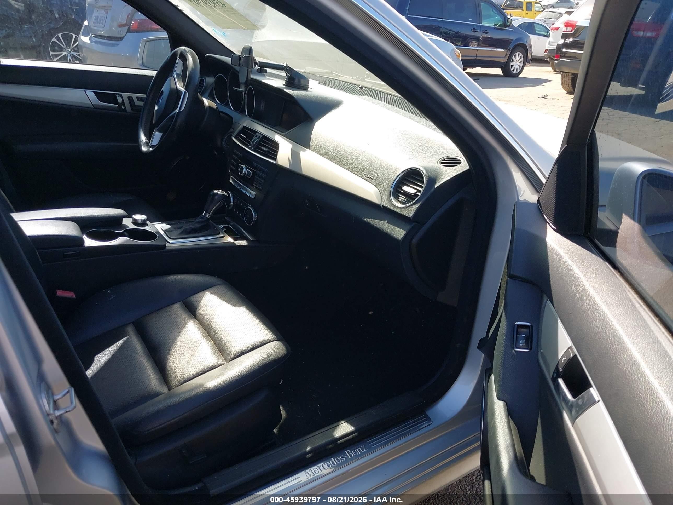 2013 Mercedes-benz C 250 Sport Серебряный vin: WDDGF4HB1DR259467
