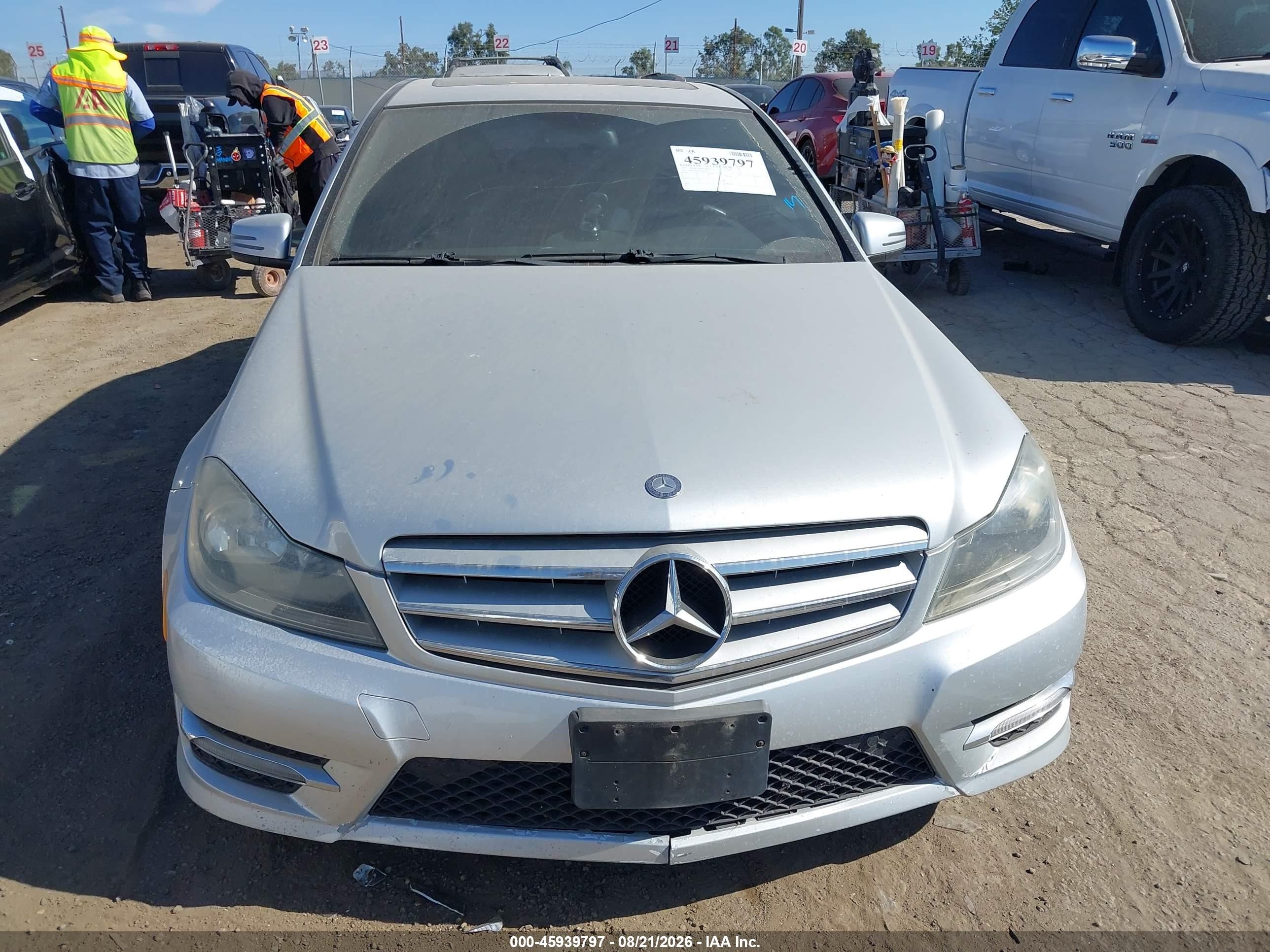 2013 Mercedes-benz C 250 Sport Серебряный vin: WDDGF4HB1DR259467