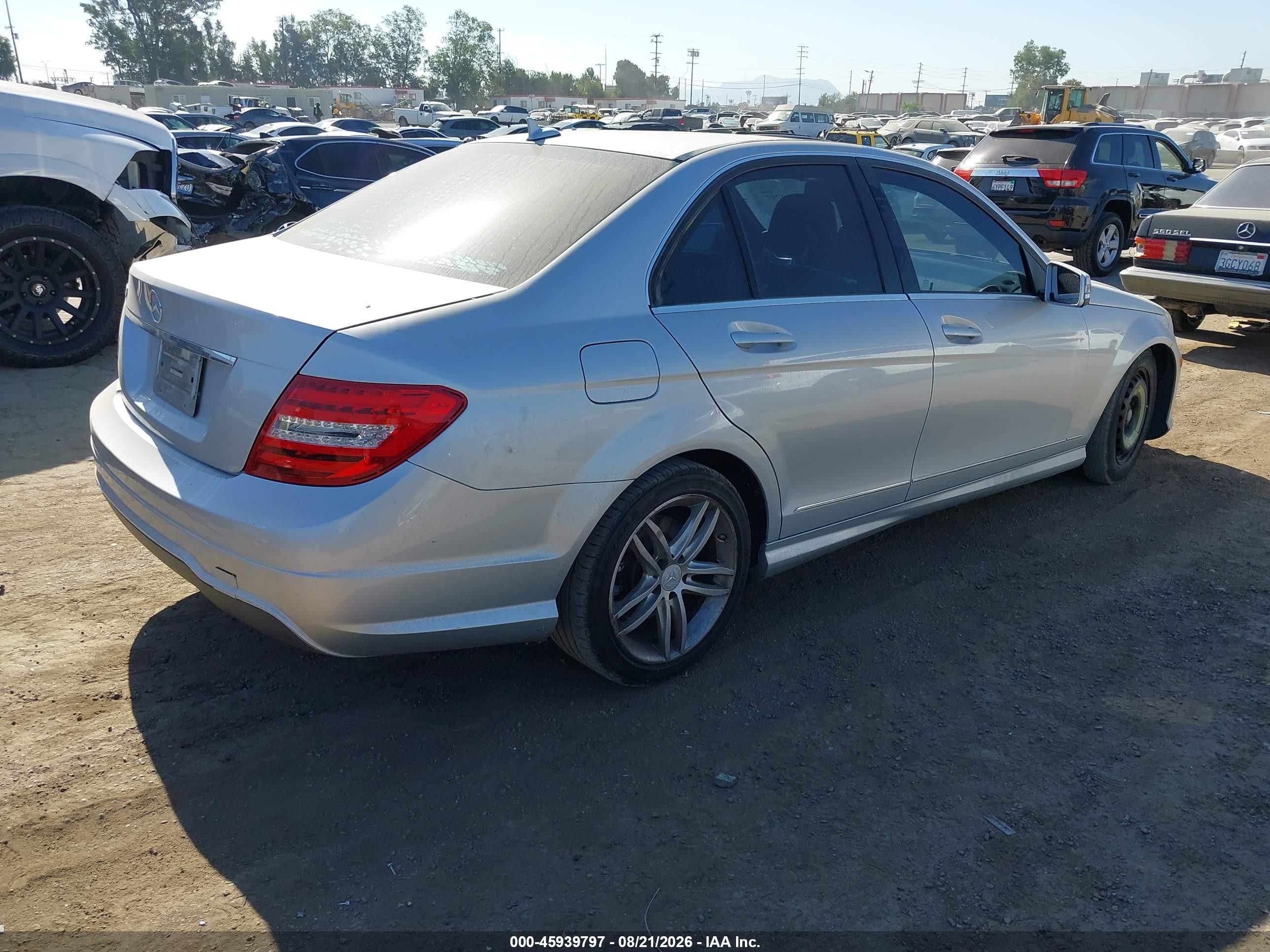 2013 Mercedes-benz C 250 Sport Серебряный vin: WDDGF4HB1DR259467