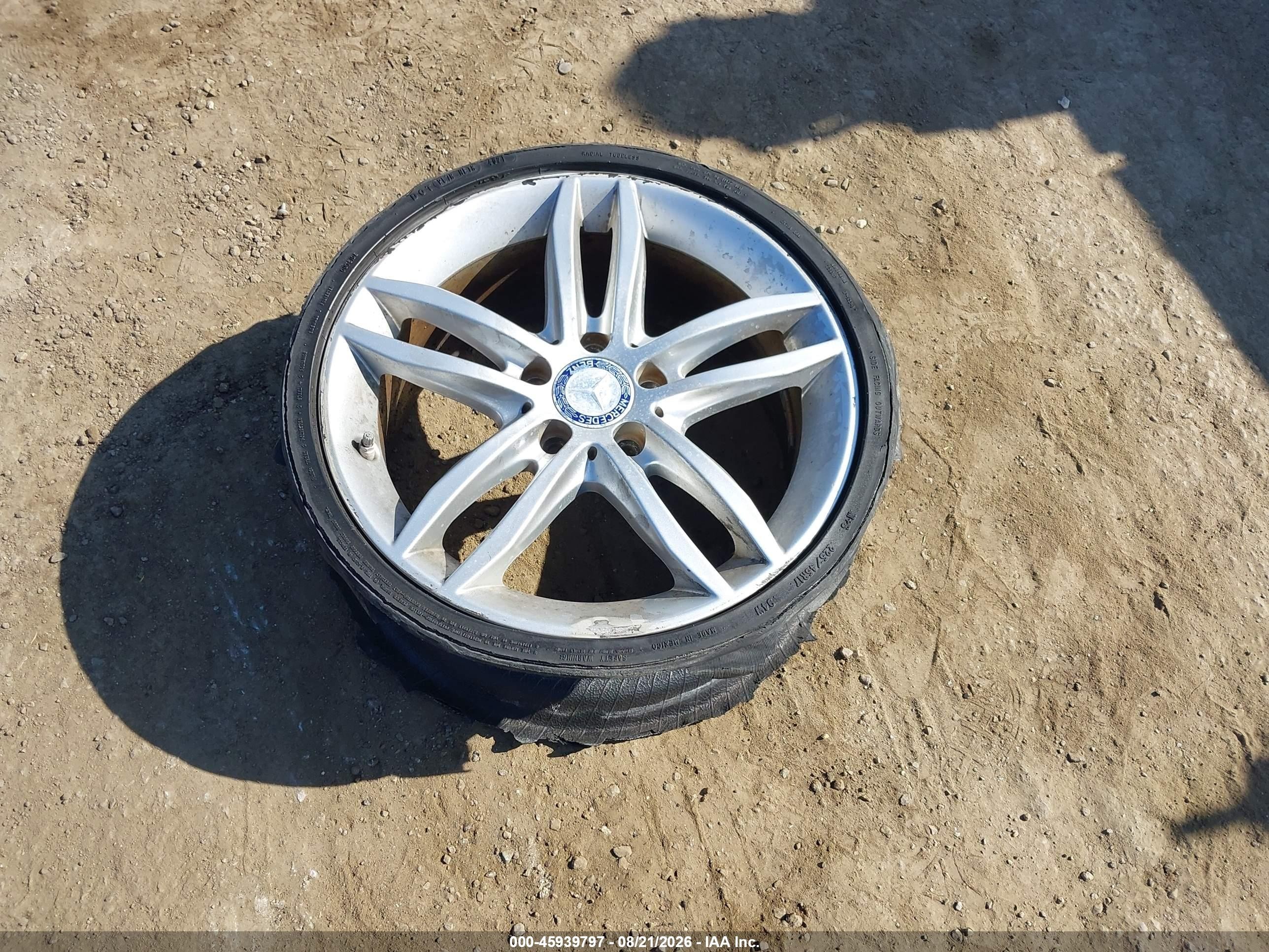 2013 Mercedes-benz C 250 Sport Серебряный vin: WDDGF4HB1DR259467