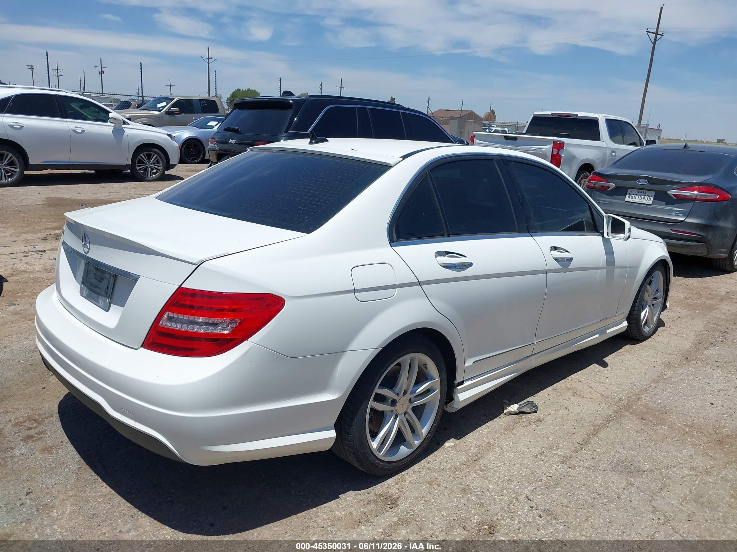 2013 Mercedes-benz C 250 Sport White vin: WDDGF4HB1DR274115