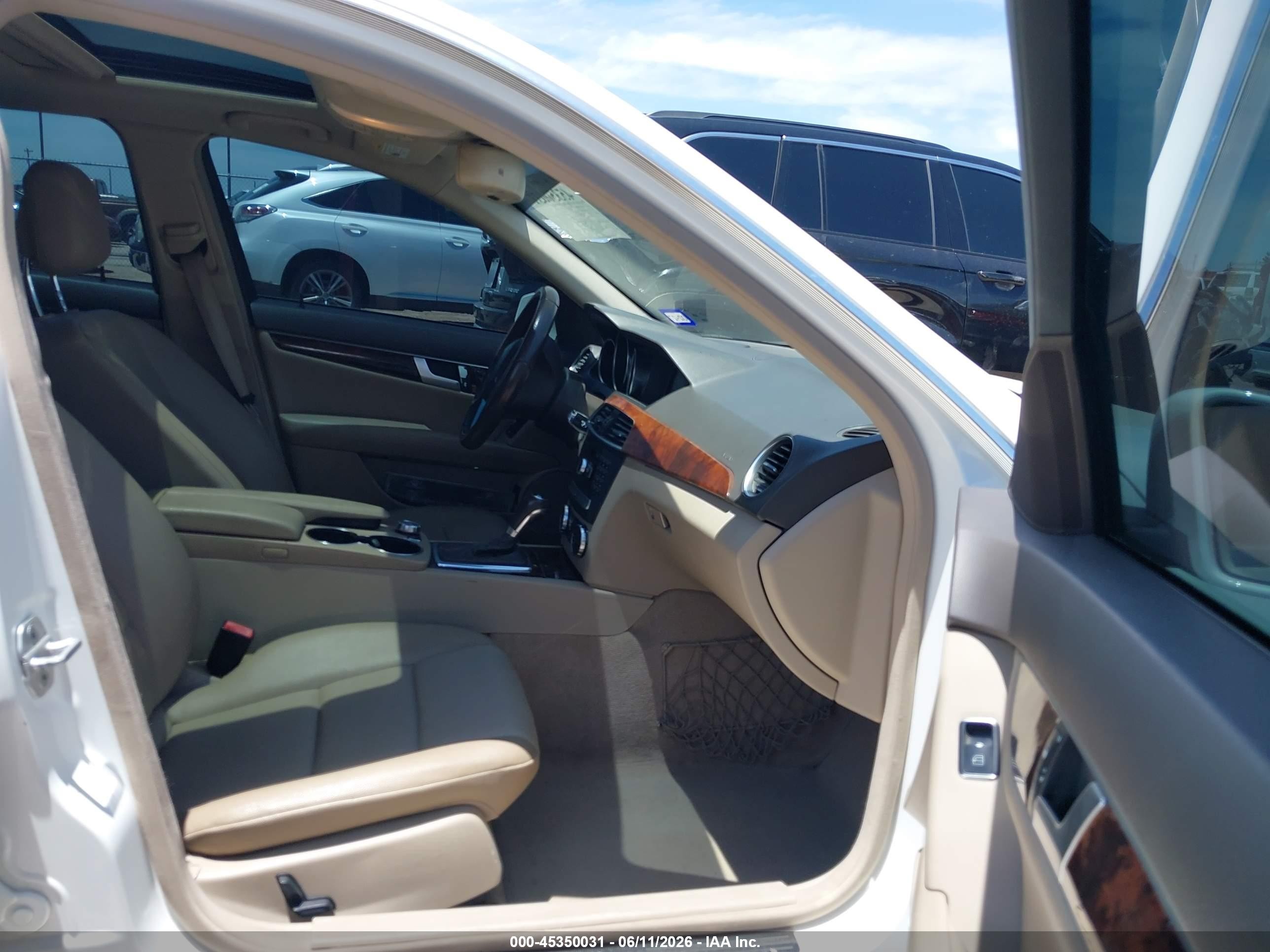 2013 Mercedes-benz C 250 Sport White vin: WDDGF4HB1DR274115
