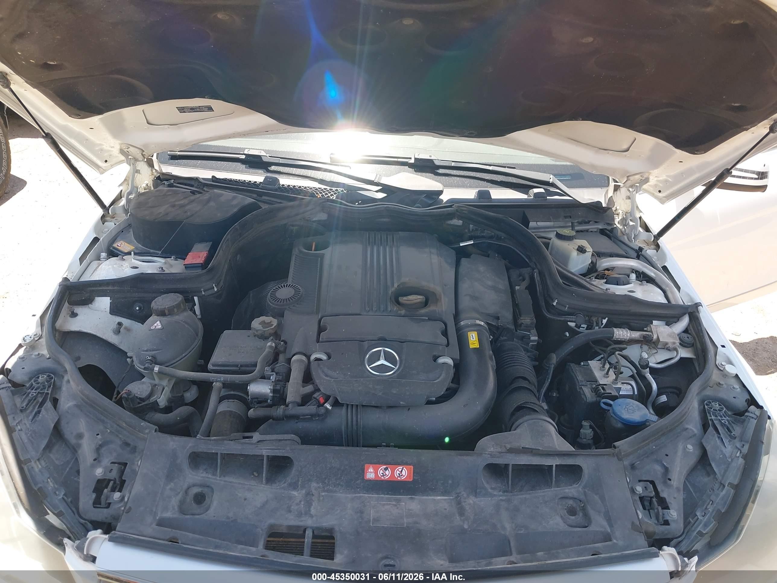 2013 Mercedes-benz C 250 Sport White vin: WDDGF4HB1DR274115