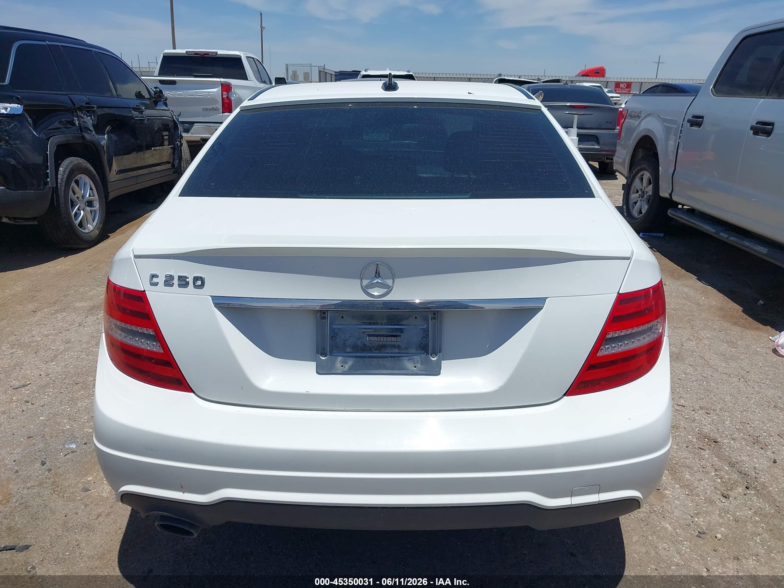 2013 Mercedes-benz C 250 Sport White vin: WDDGF4HB1DR274115