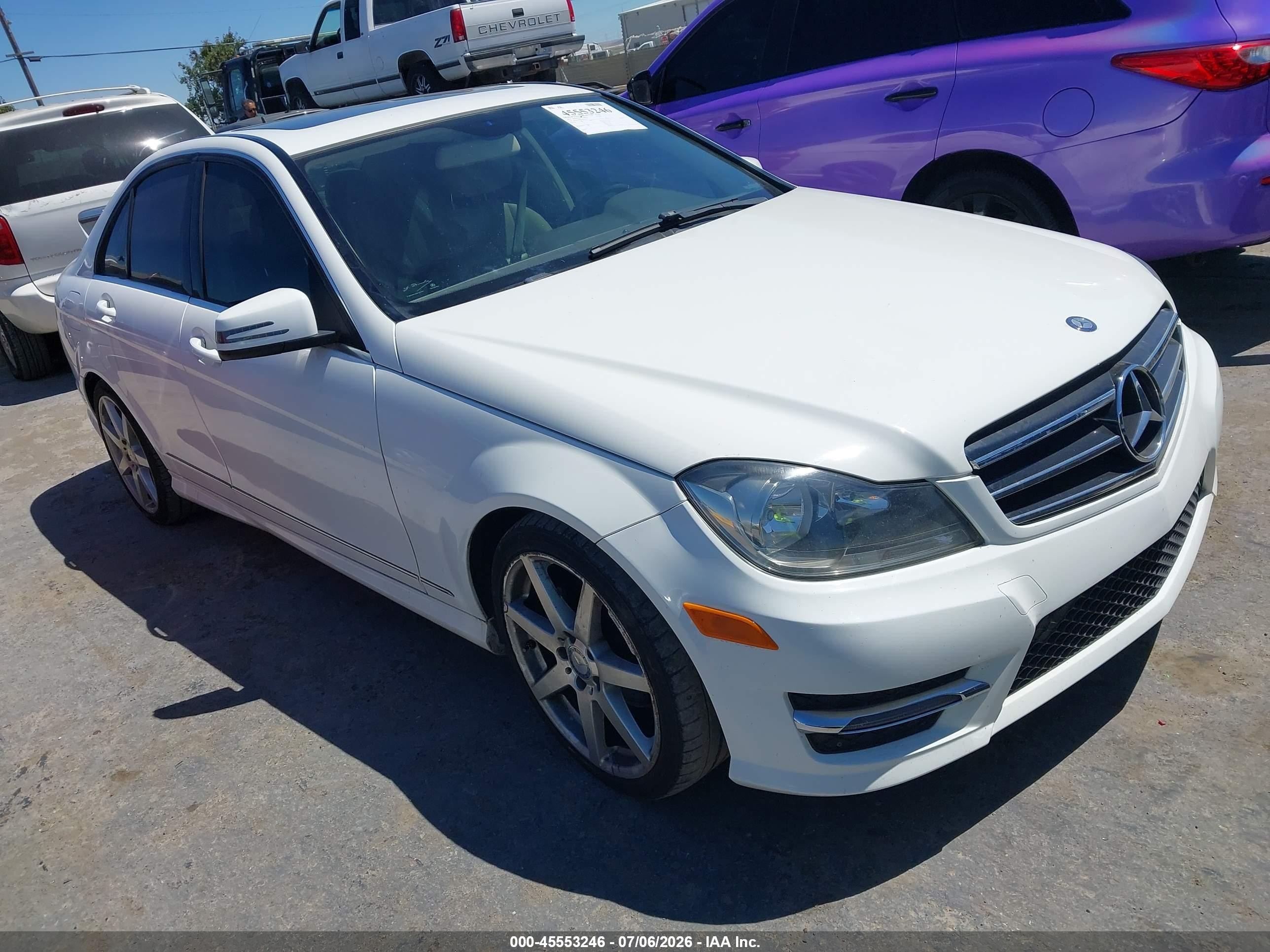 2014 Mercedes-benz C 250 Sport Белый vin: WDDGF4HB1EA954337