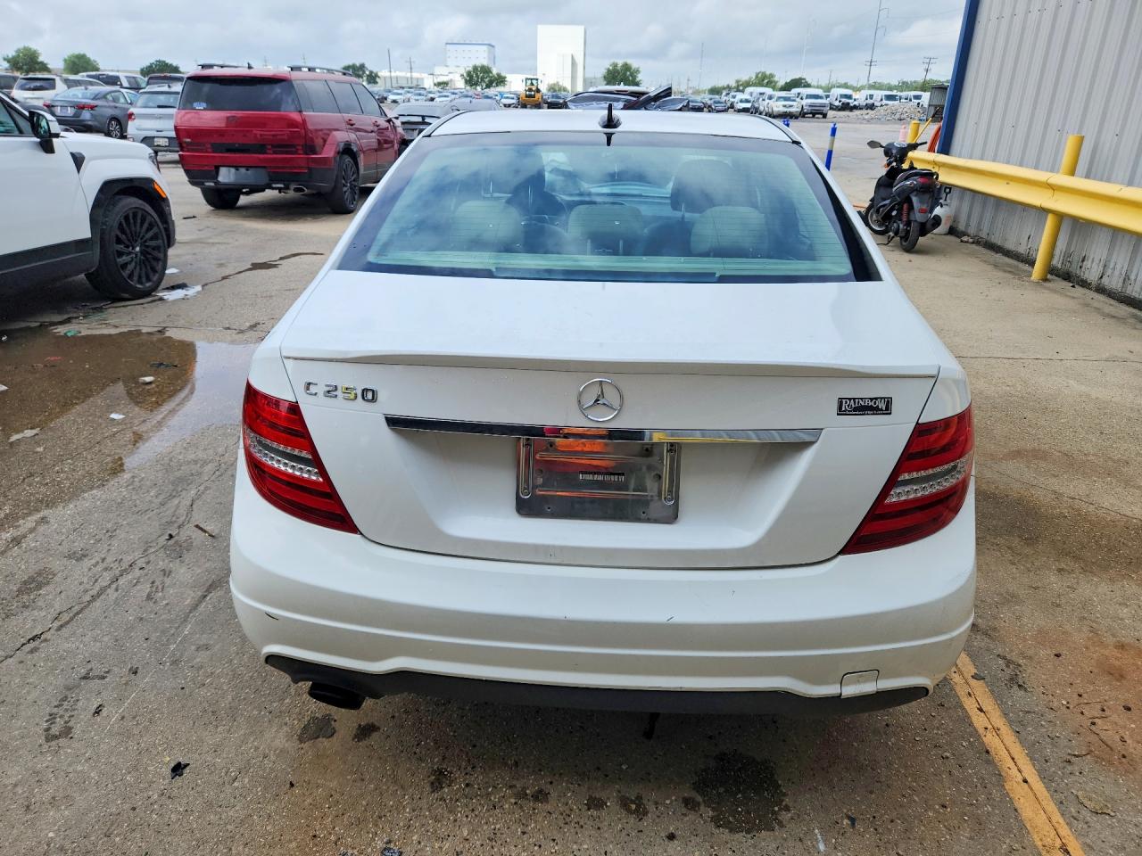2014 Mercedes-benz C 250 White vin: WDDGF4HB1EA964379