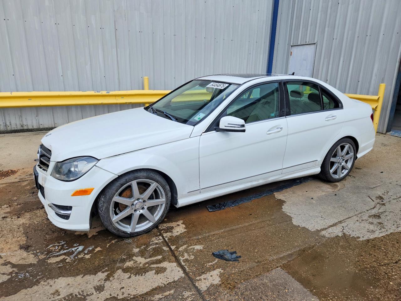 2014 Mercedes-benz C 250 White vin: WDDGF4HB1EA964379