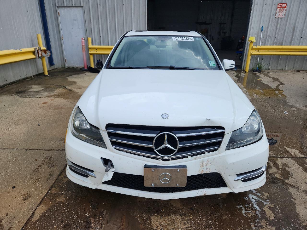 2014 Mercedes-benz C 250 White vin: WDDGF4HB1EA964379