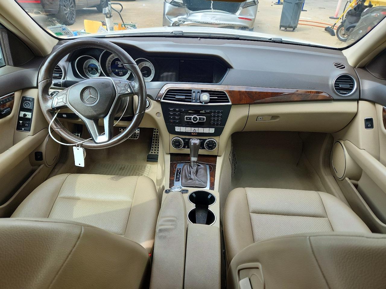 2014 Mercedes-benz C 250 White vin: WDDGF4HB1EA964379