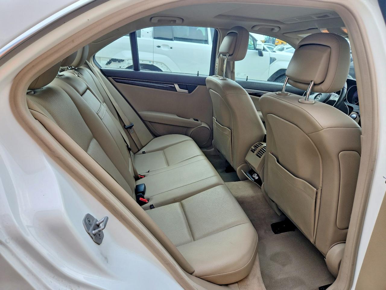 2014 Mercedes-benz C 250 White vin: WDDGF4HB1EA964379