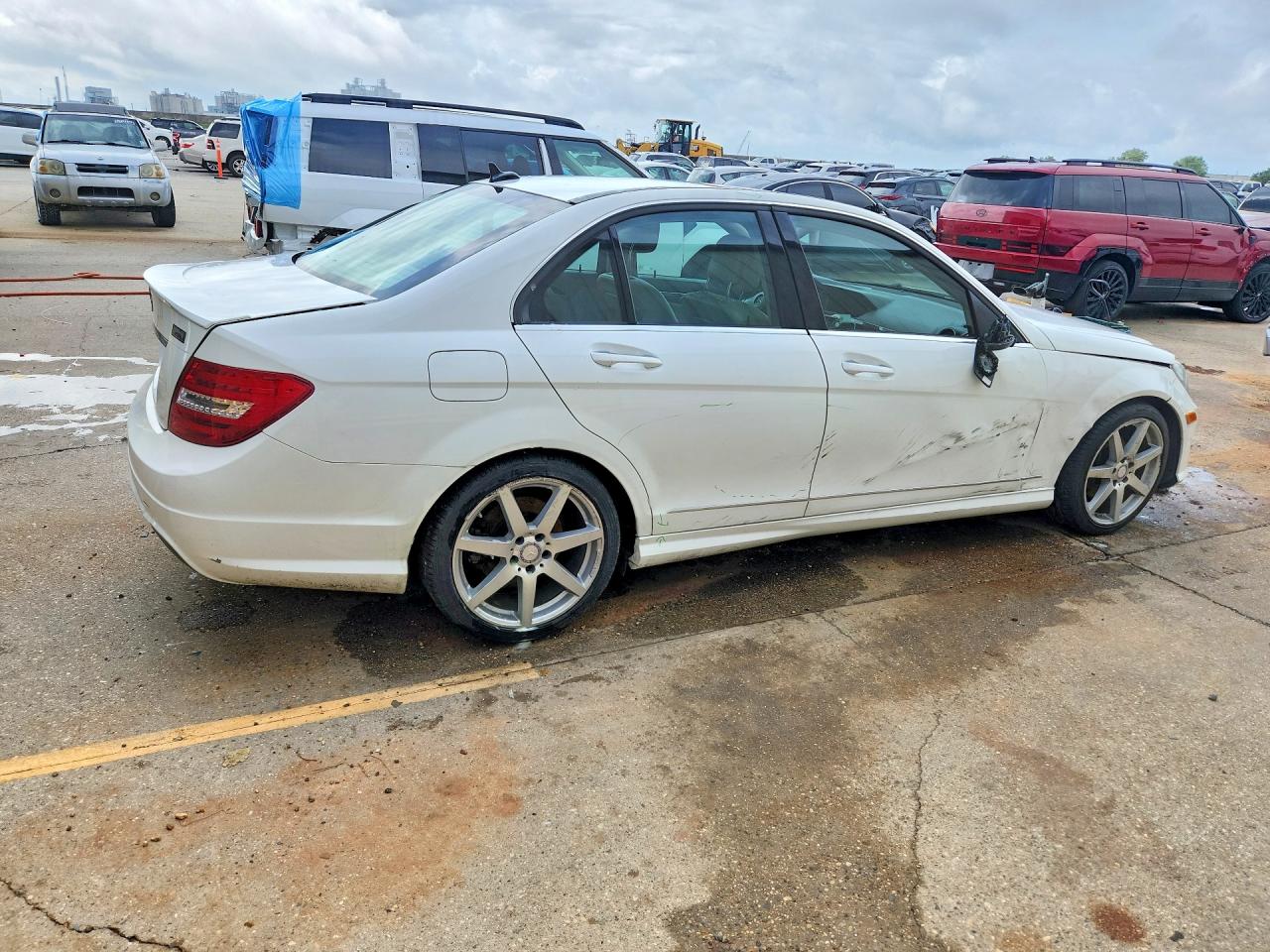 2014 Mercedes-benz C 250 White vin: WDDGF4HB1EA964379