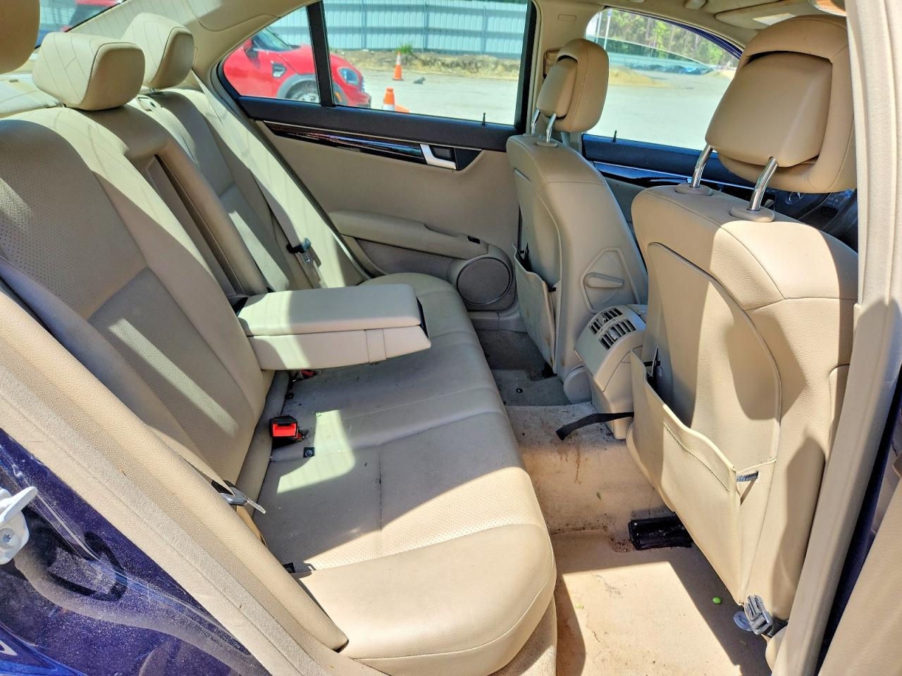 2014 Mercedes-benz C 250 Синий vin: WDDGF4HB1EG232279