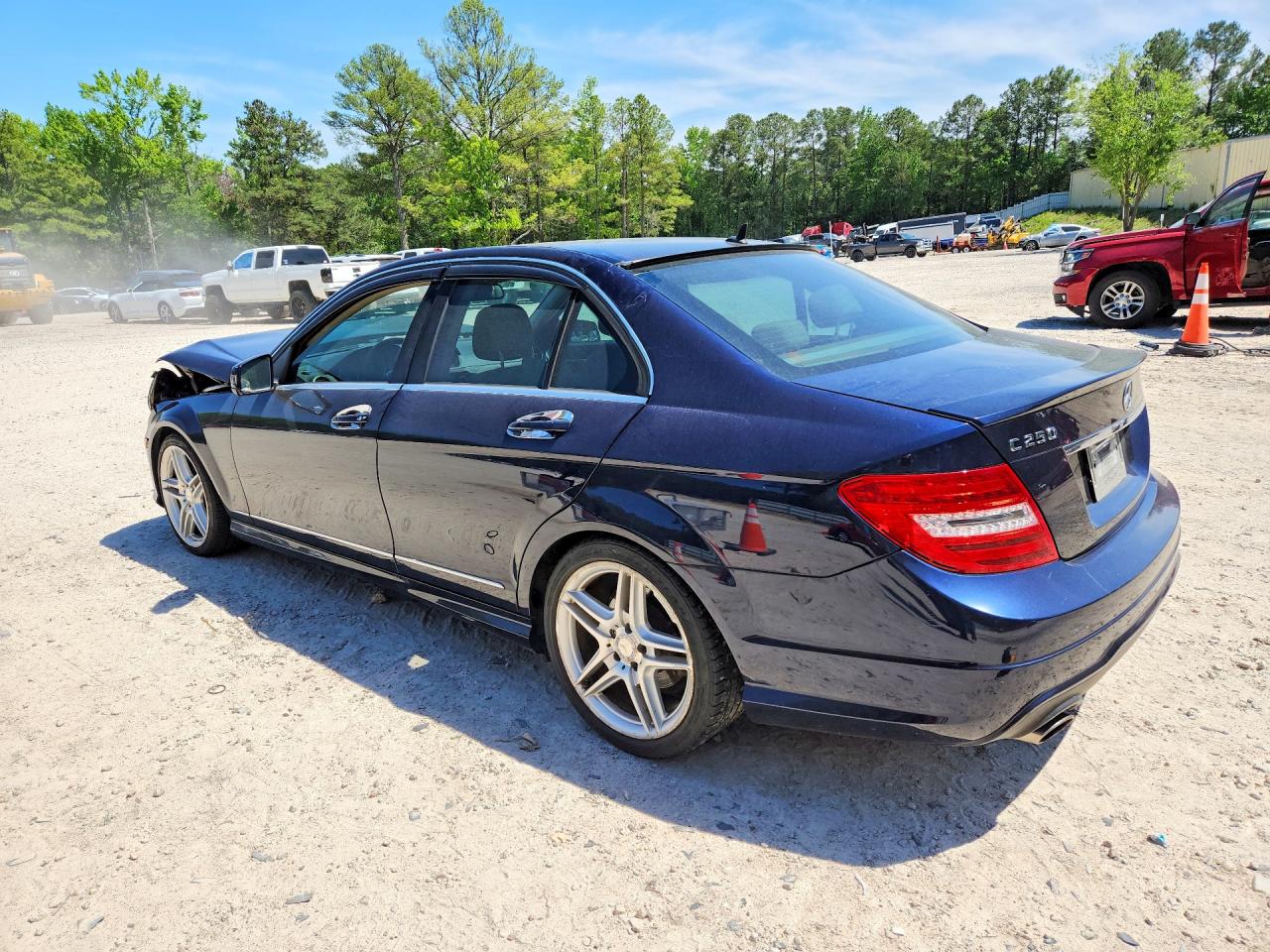 2014 Mercedes-benz C 250 Синий vin: WDDGF4HB1EG232279