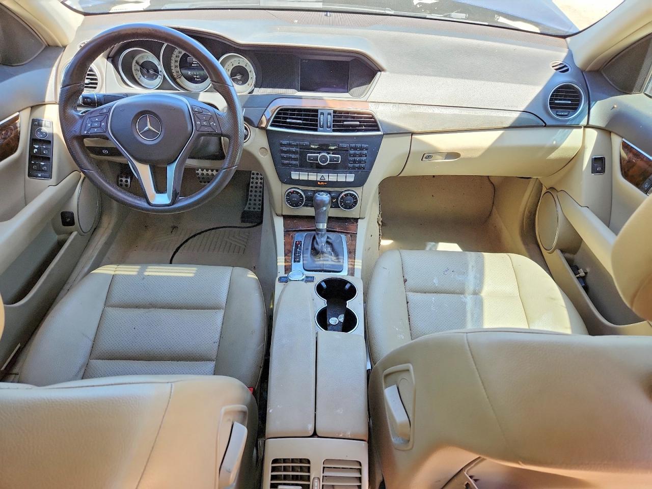 2014 Mercedes-benz C 250 Синий vin: WDDGF4HB1EG232279