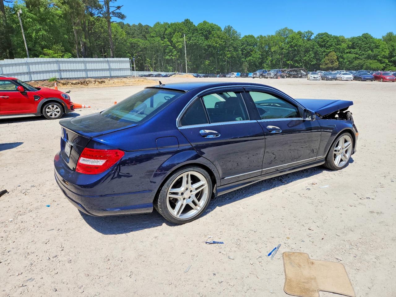 2014 Mercedes-benz C 250 Синий vin: WDDGF4HB1EG232279