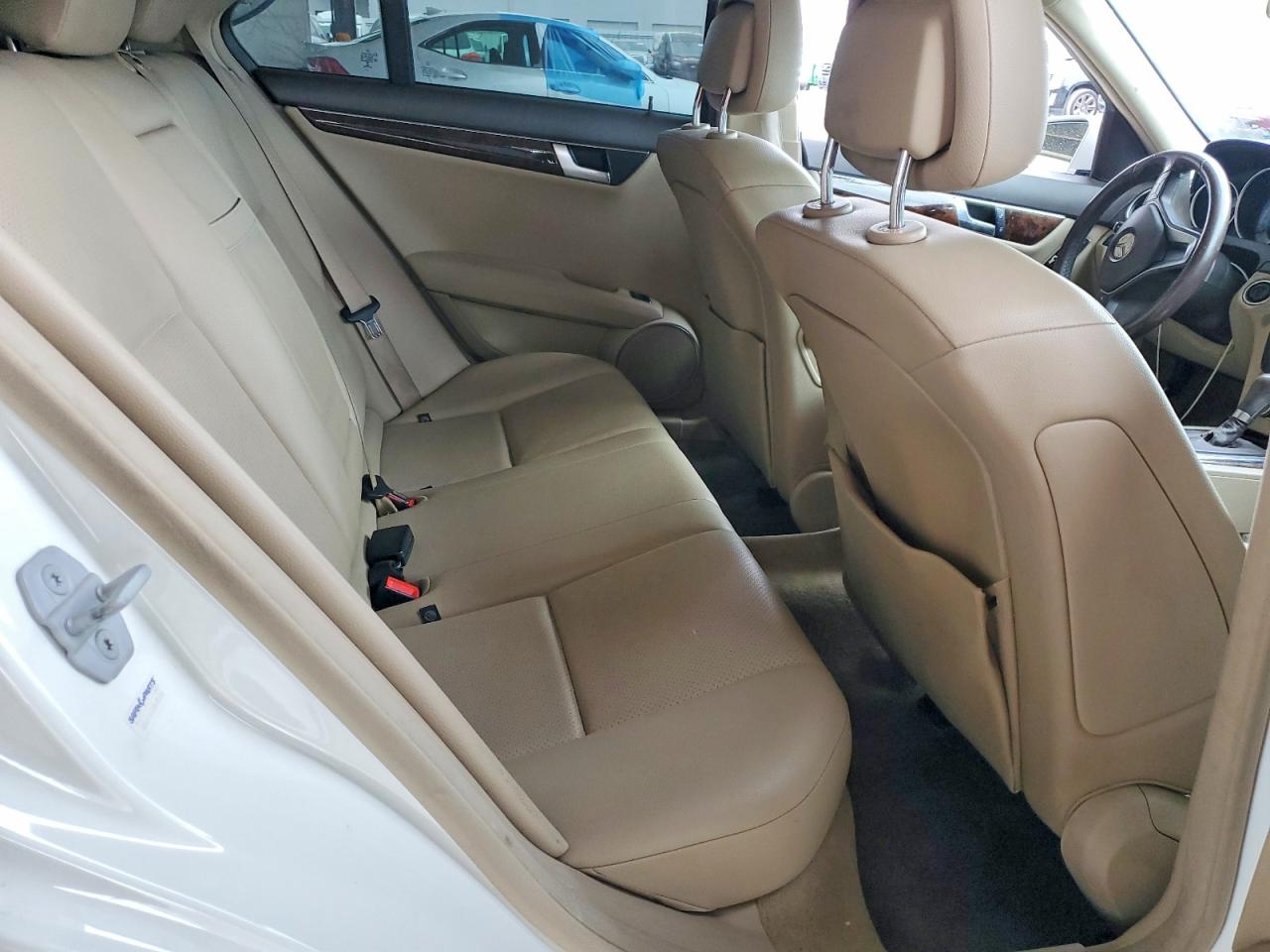 2014 Mercedes-benz C 250 White vin: WDDGF4HB1EG244318