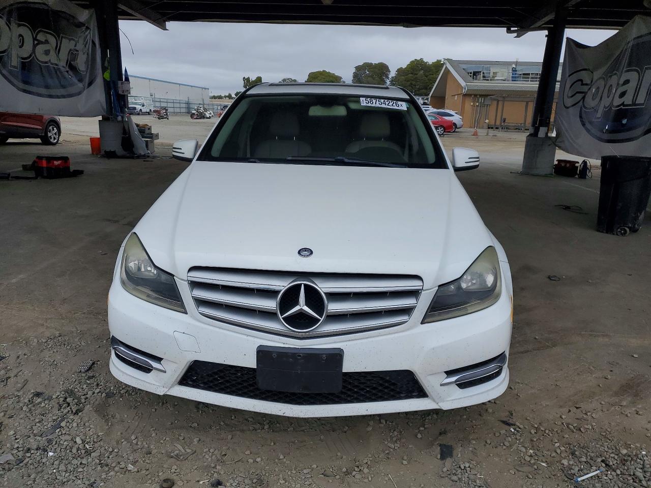 2014 Mercedes-benz C 250 White vin: WDDGF4HB1EG244318