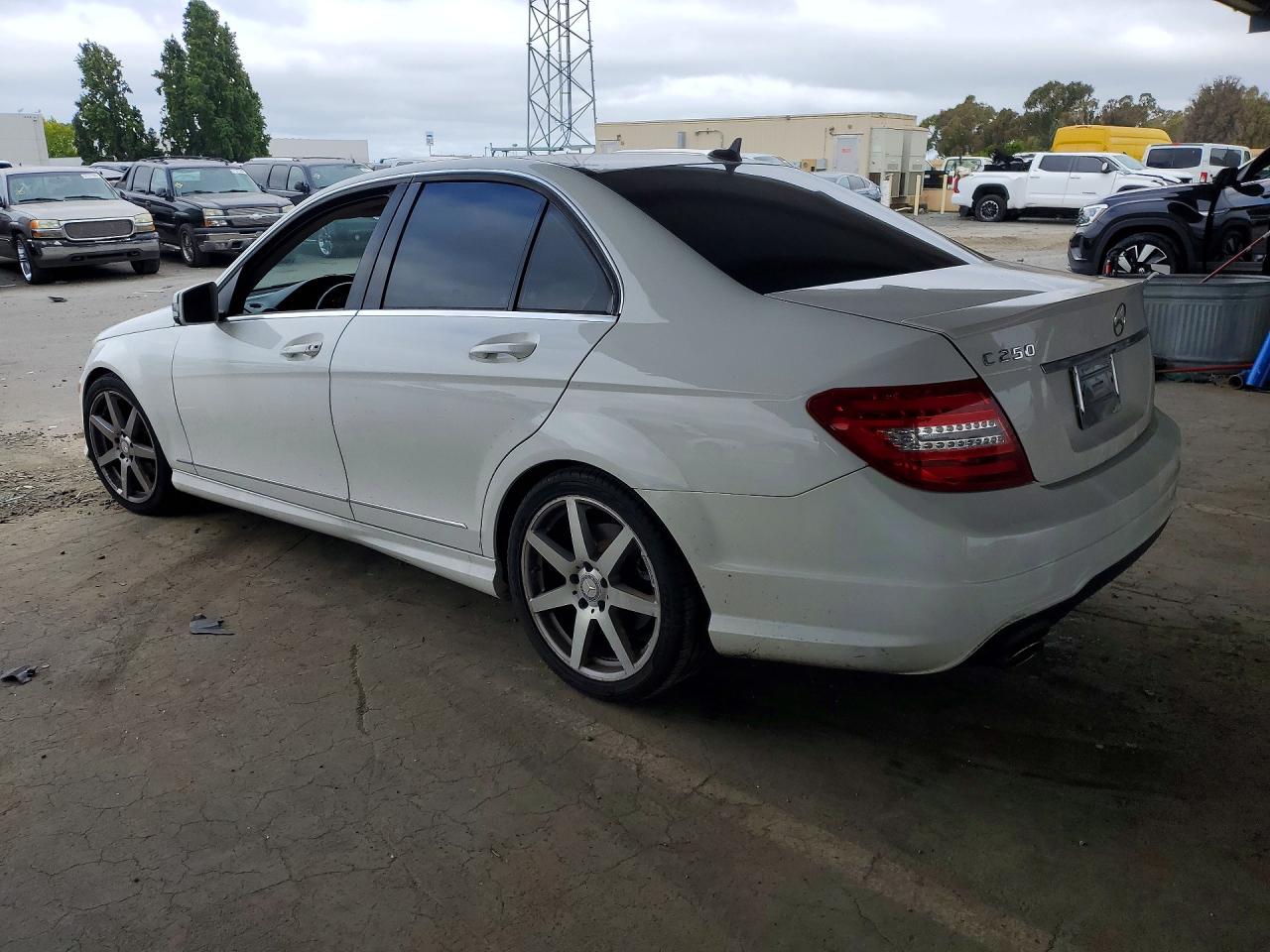 2014 Mercedes-benz C 250 White vin: WDDGF4HB1EG244318